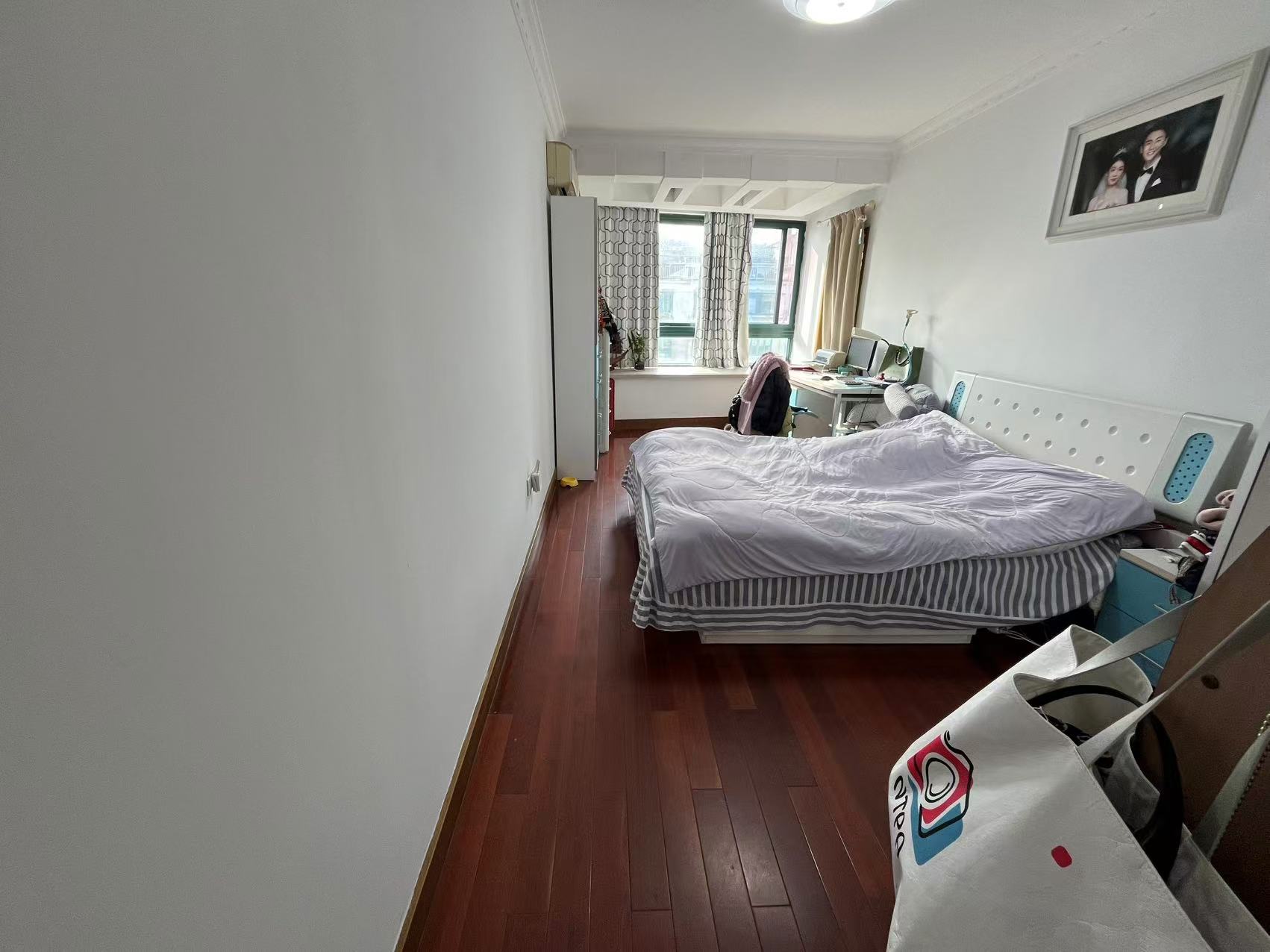都市华城 5室2厅3卫 212.65m²