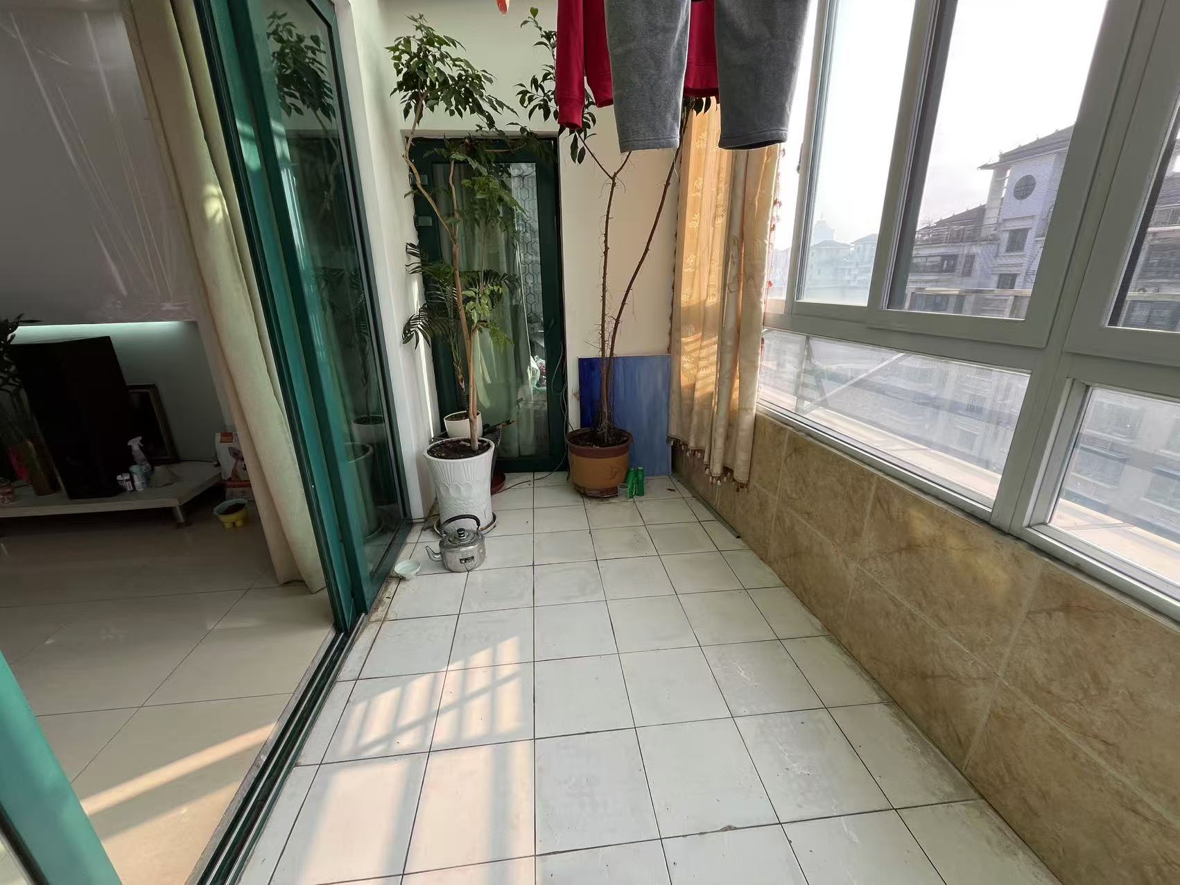 都市华城 5室2厅3卫 212.65m²