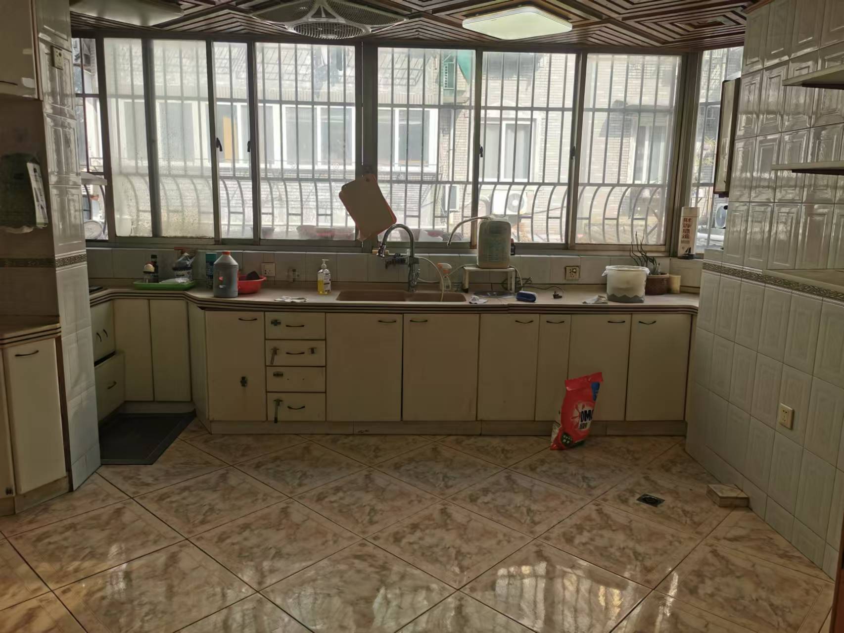 南园路18号大院 4室2厅2卫 161.98m&sup2;