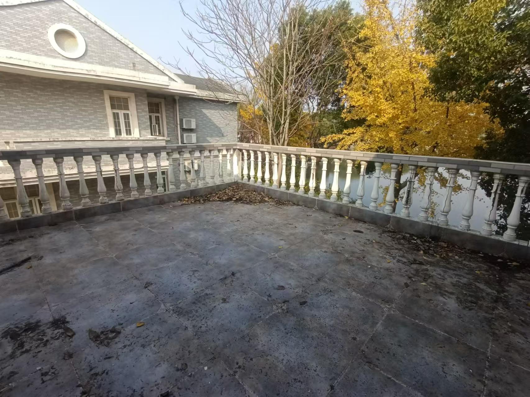 星湖花园 5室3厅2卫 355.69m&sup2;