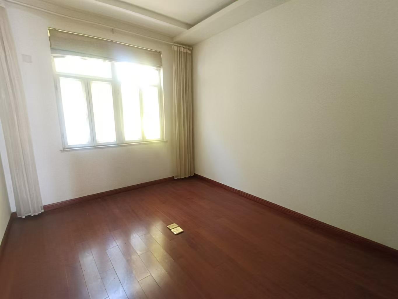 星湖花园 5室3厅2卫 355.69m&sup2;