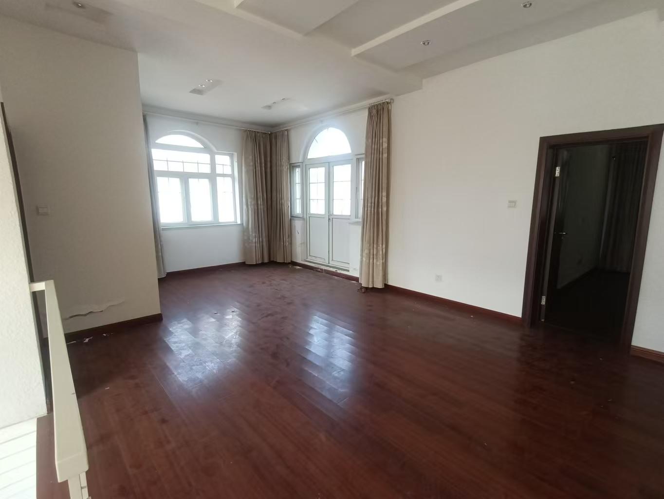 星湖花园 5室3厅2卫 355.69m&sup2;