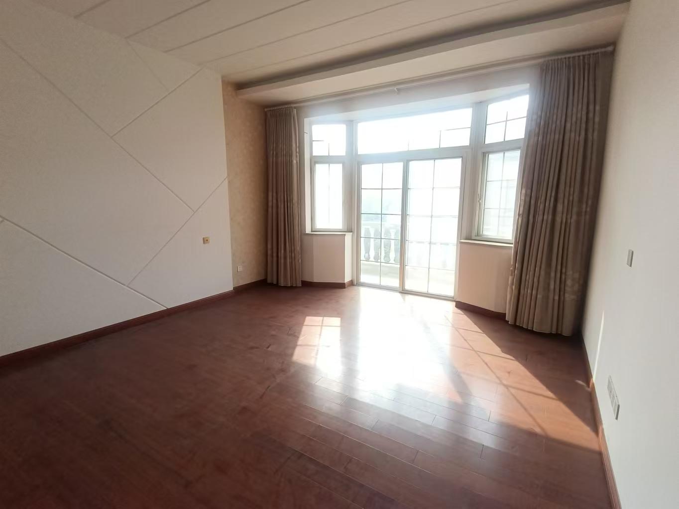 星湖花园 5室3厅2卫 355.69m&sup2;