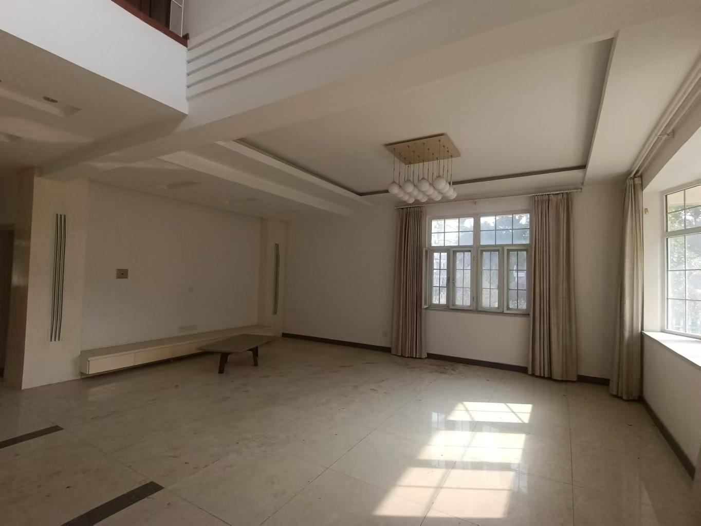 星湖花园 5室3厅2卫 355.69m&sup2;