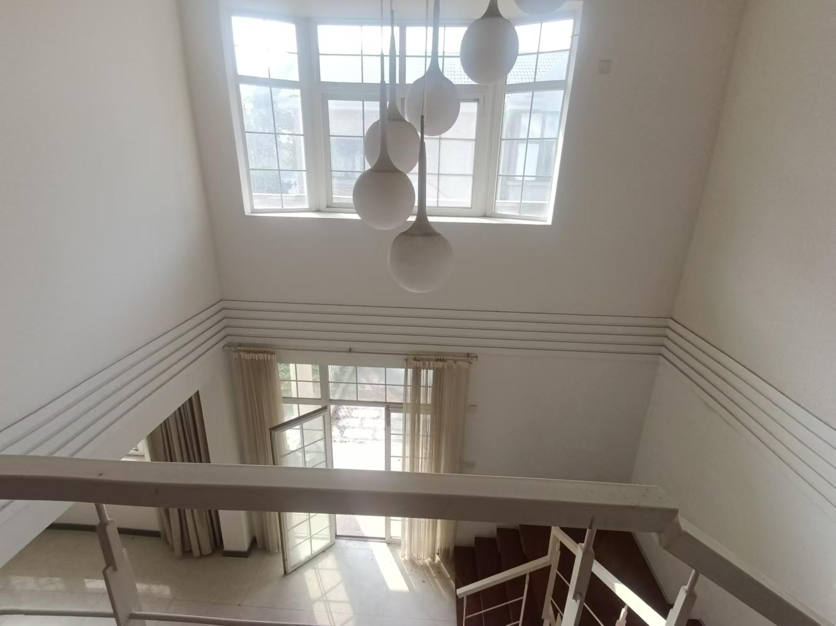 星湖花园 5室3厅2卫 355.69m&sup2;