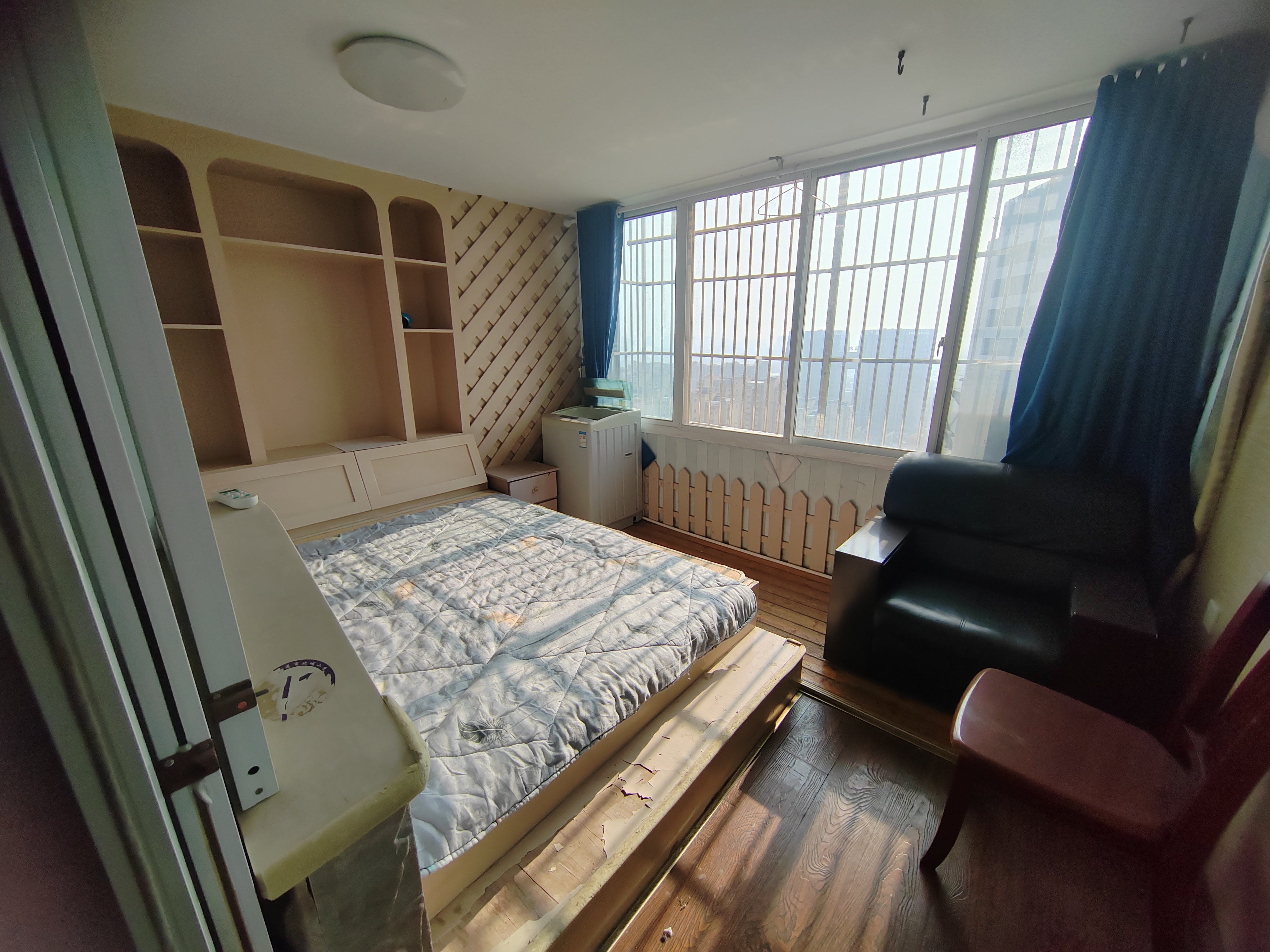 鸿运大厦 3室2厅1卫 80m&sup2;
