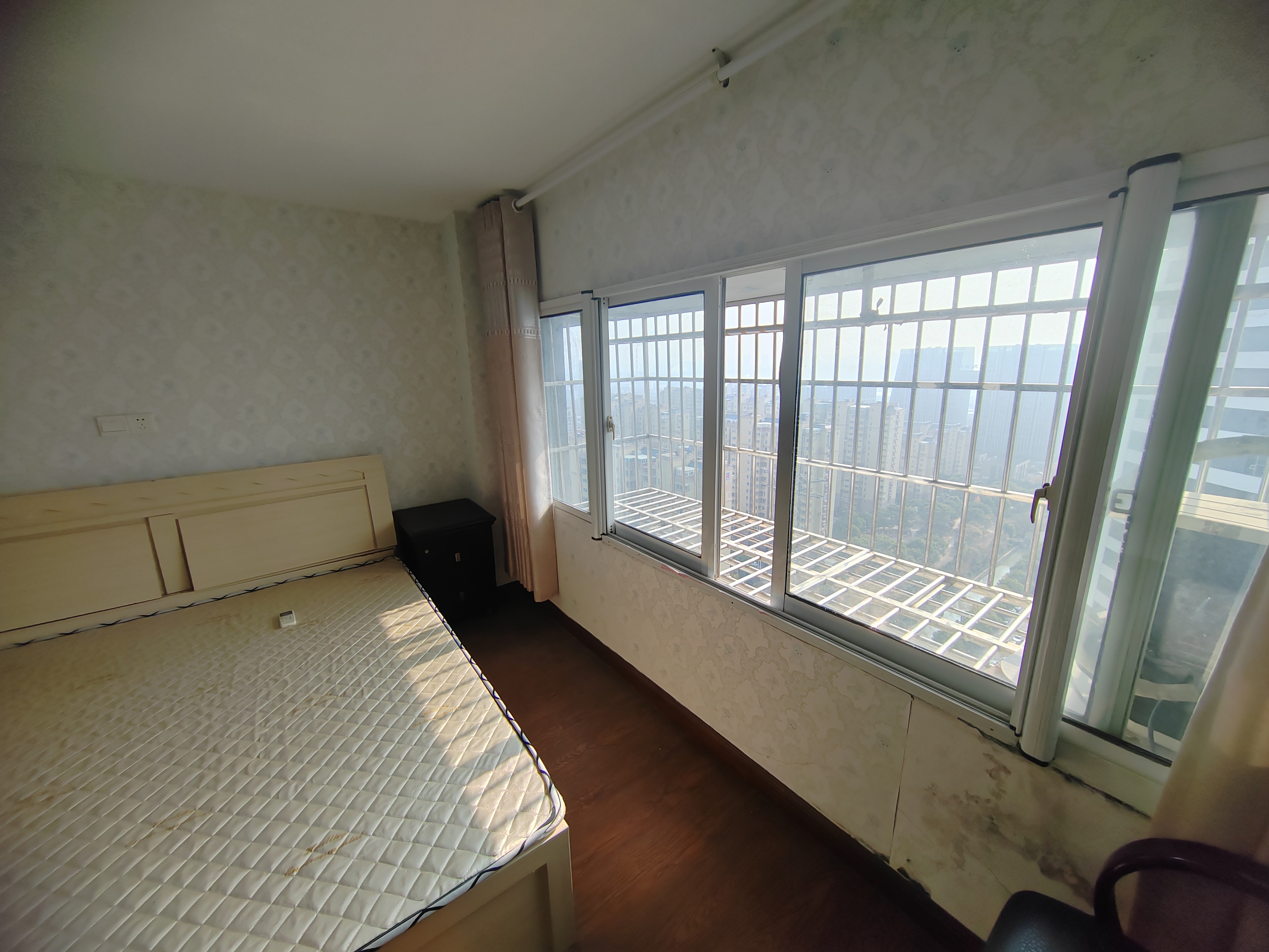 鸿运大厦 3室2厅1卫 80m&sup2;