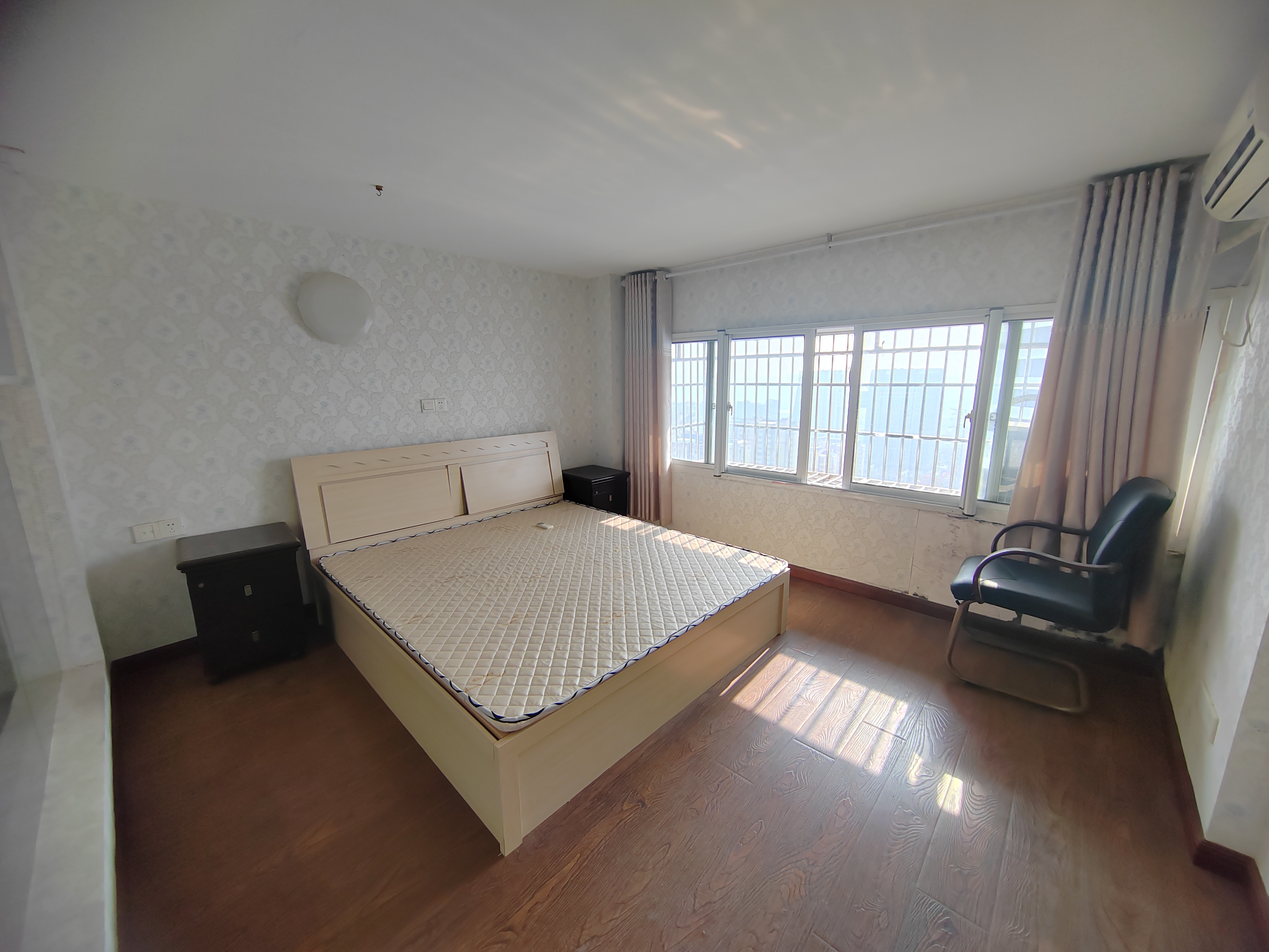 鸿运大厦 3室2厅1卫 80m&sup2;