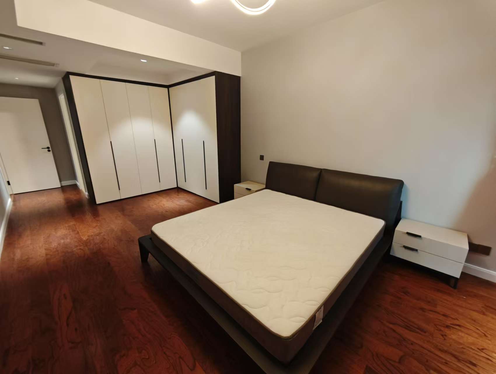 绿城玉兰公寓 3室2厅2卫 146.00m²