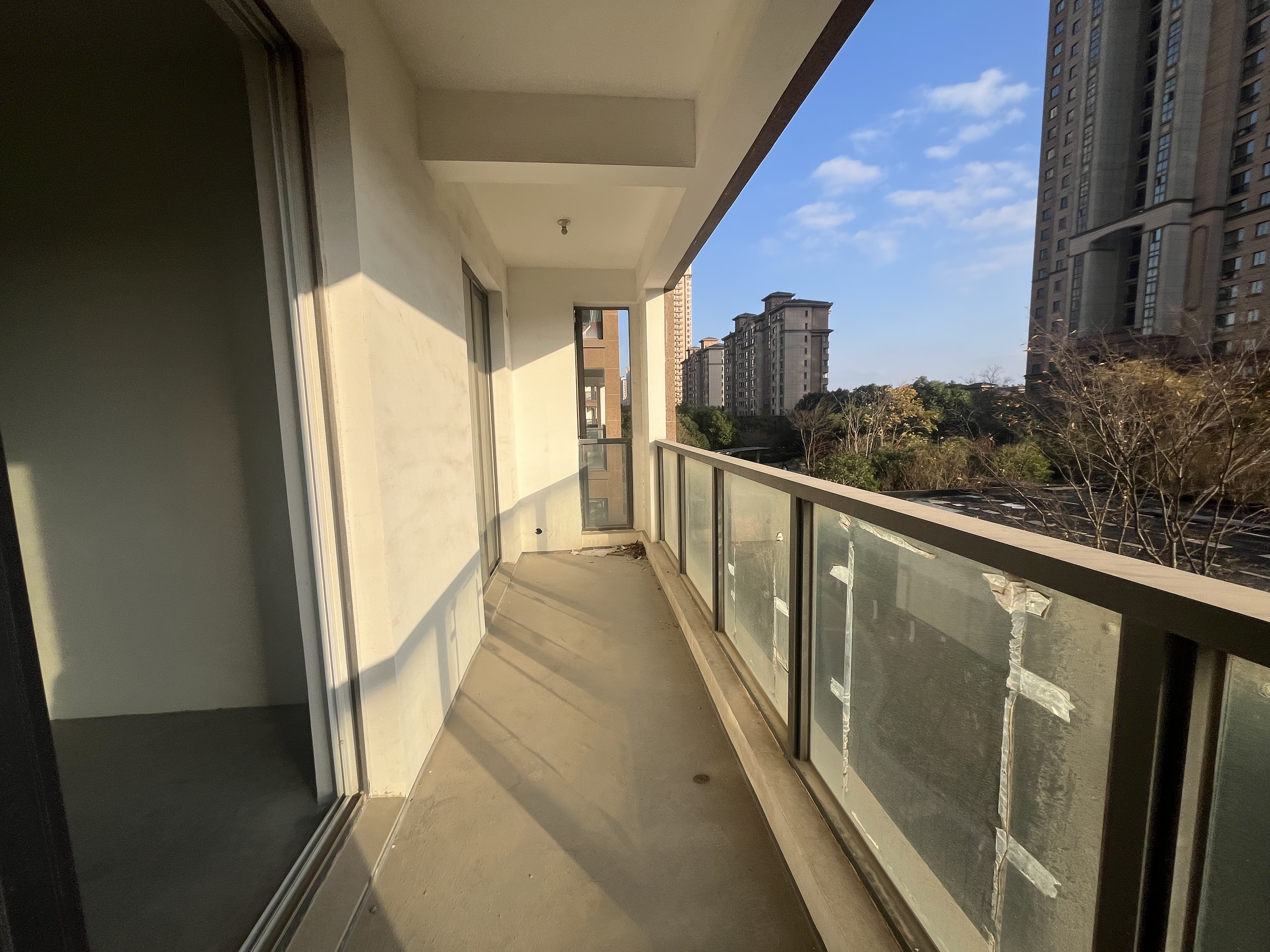 湖滨华庭 3室2厅1卫 98m&sup2;