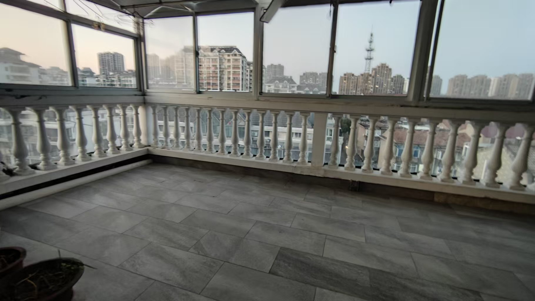 新建路新村(新建花苑) 5室2厅2卫 143m&sup2;