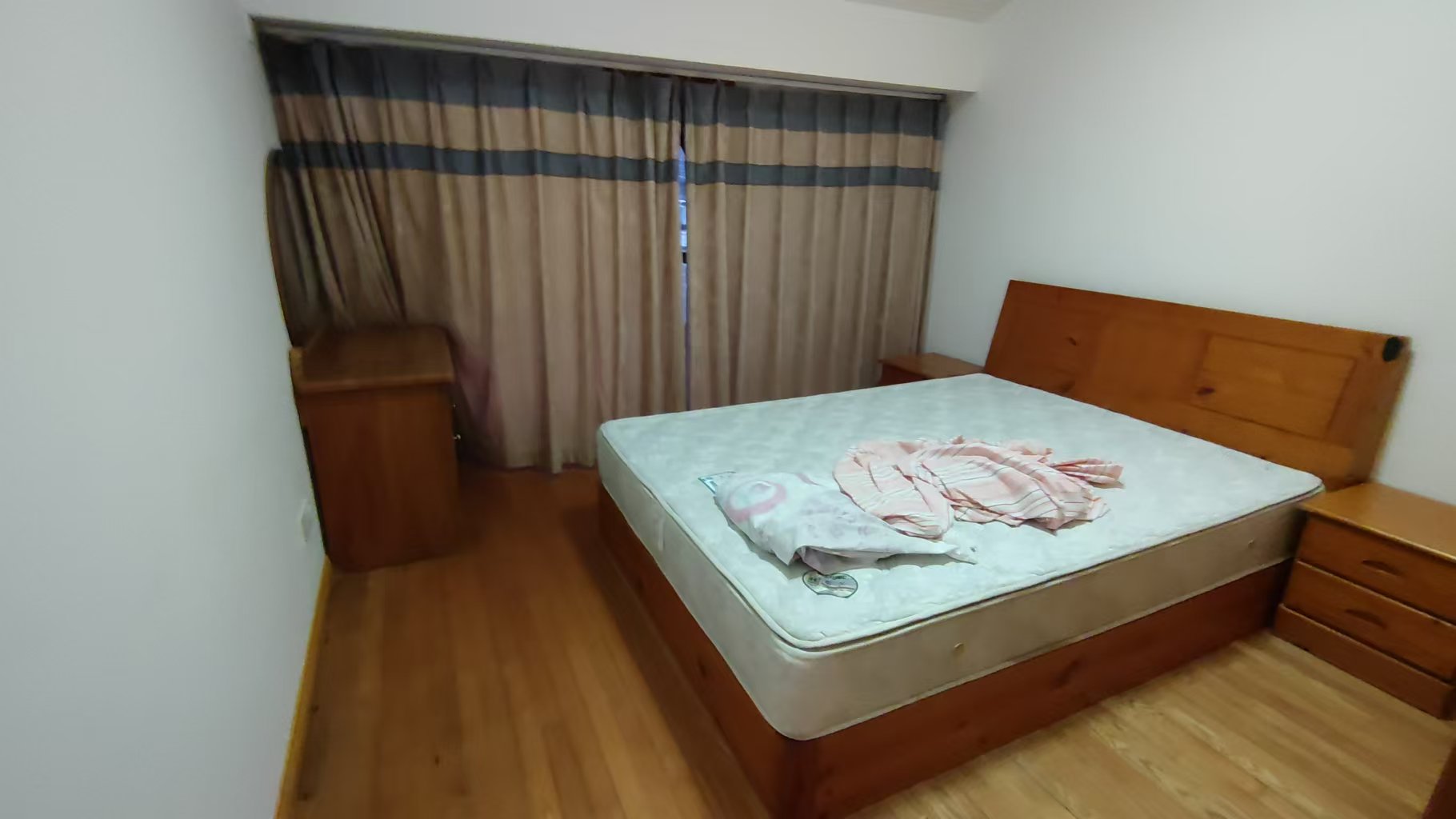 新建路新村(新建花苑) 5室2厅2卫 143m&sup2;
