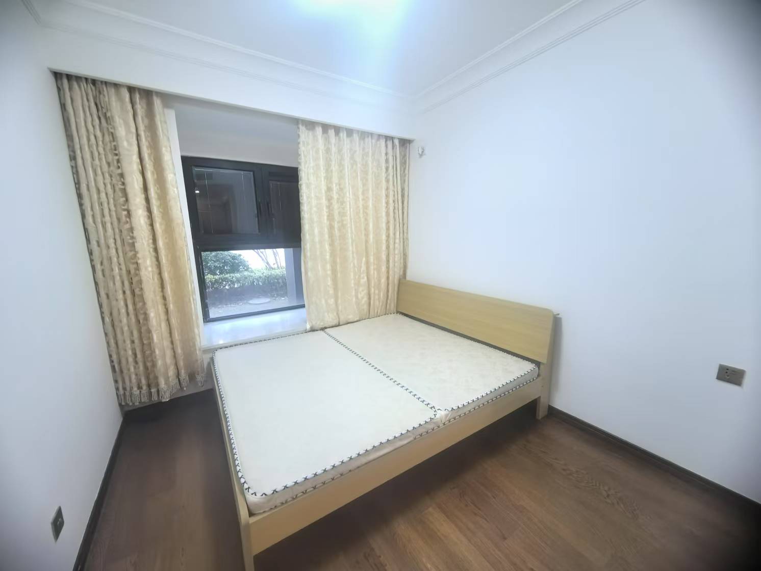 雍华府 3室2厅2卫 135.00m&sup2;