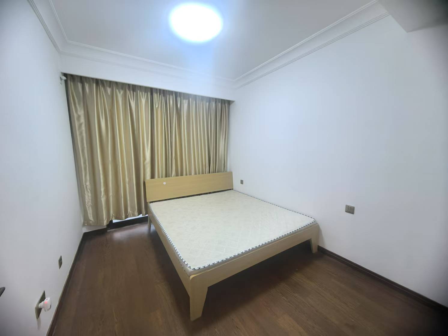雍华府 3室2厅2卫 135.00m&sup2;
