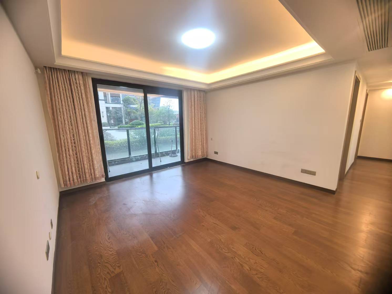 雍华府 3室2厅2卫 135.00m&sup2;