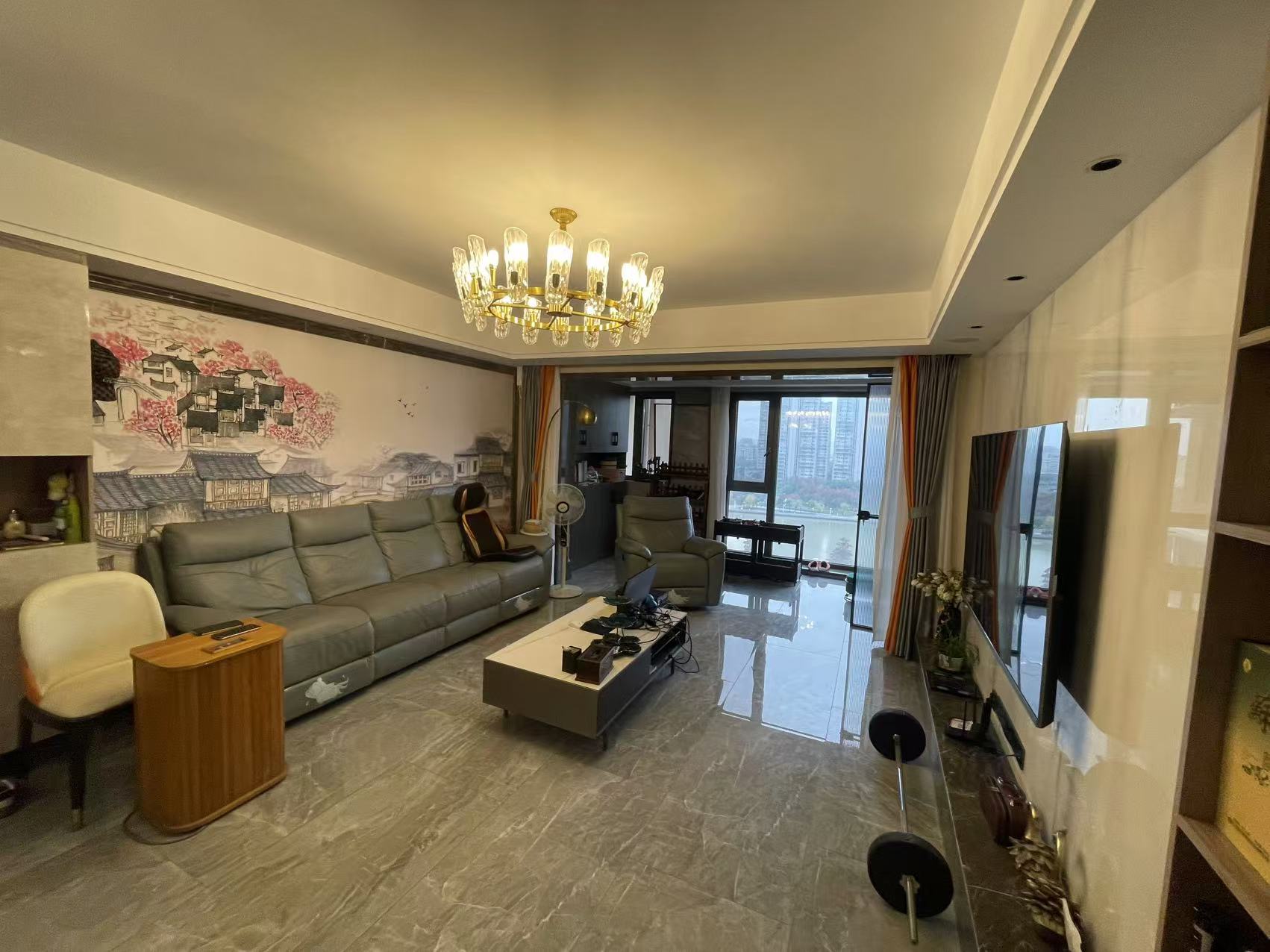 华强城四期 4室2厅2卫 142m²
