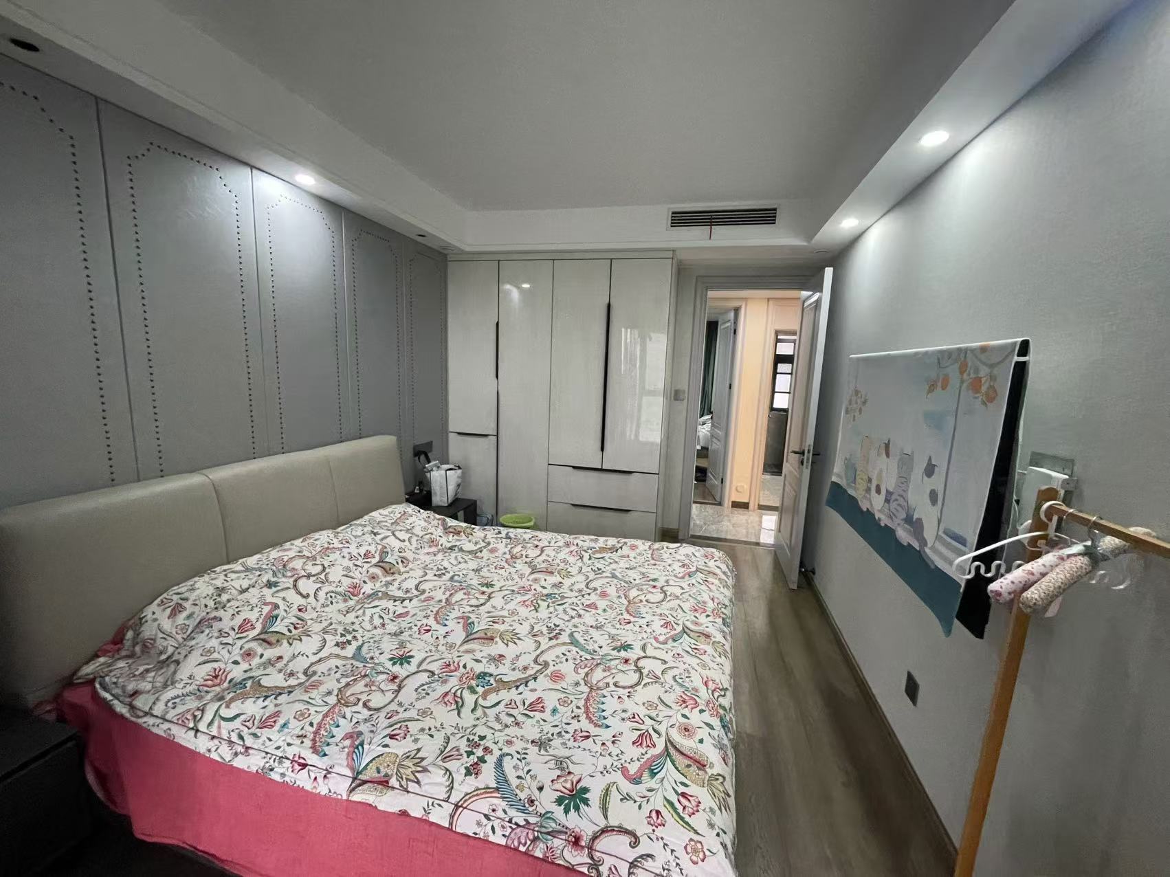 华强城四期 4室2厅2卫 142m&sup2;