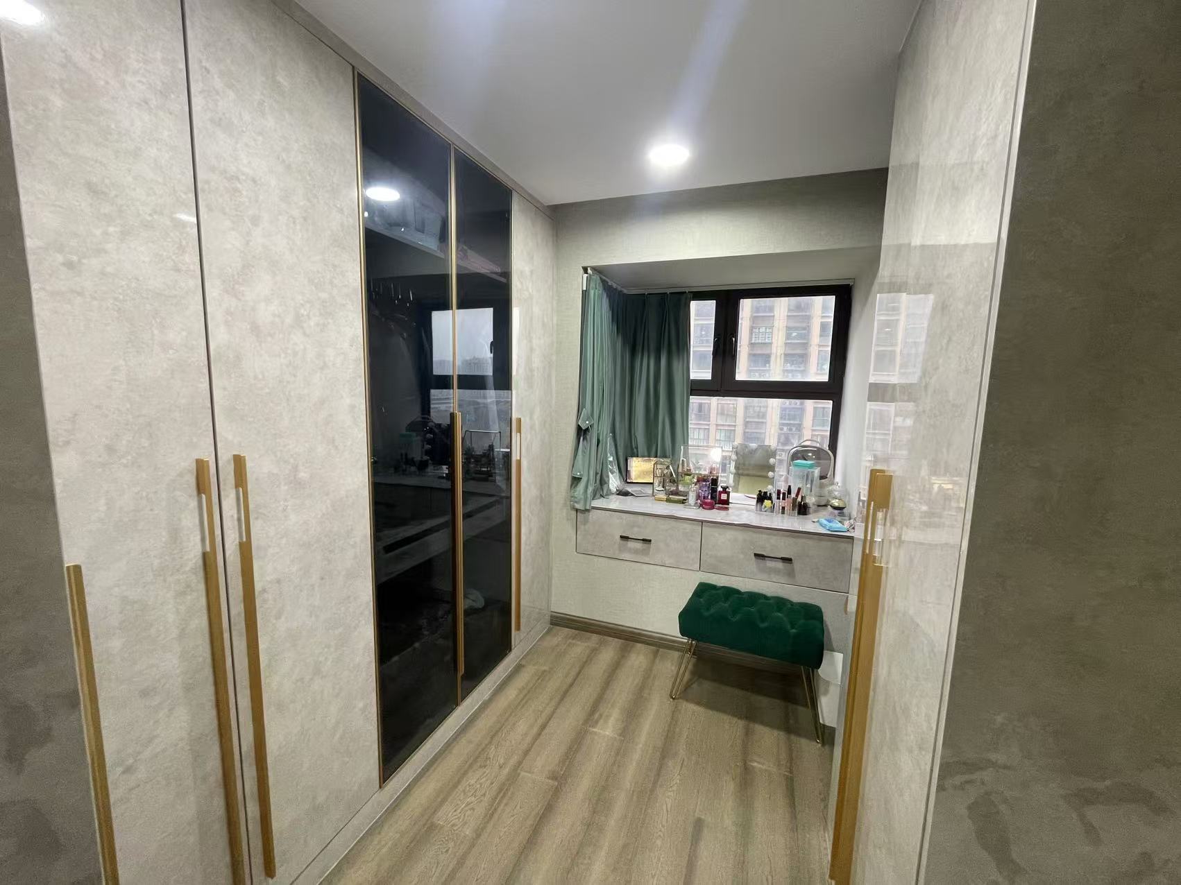 华强城四期 4室2厅2卫 142m&sup2;