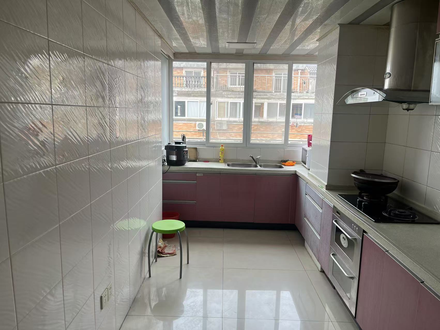 苏东花苑 4室3厅2卫 135.33m&sup2;