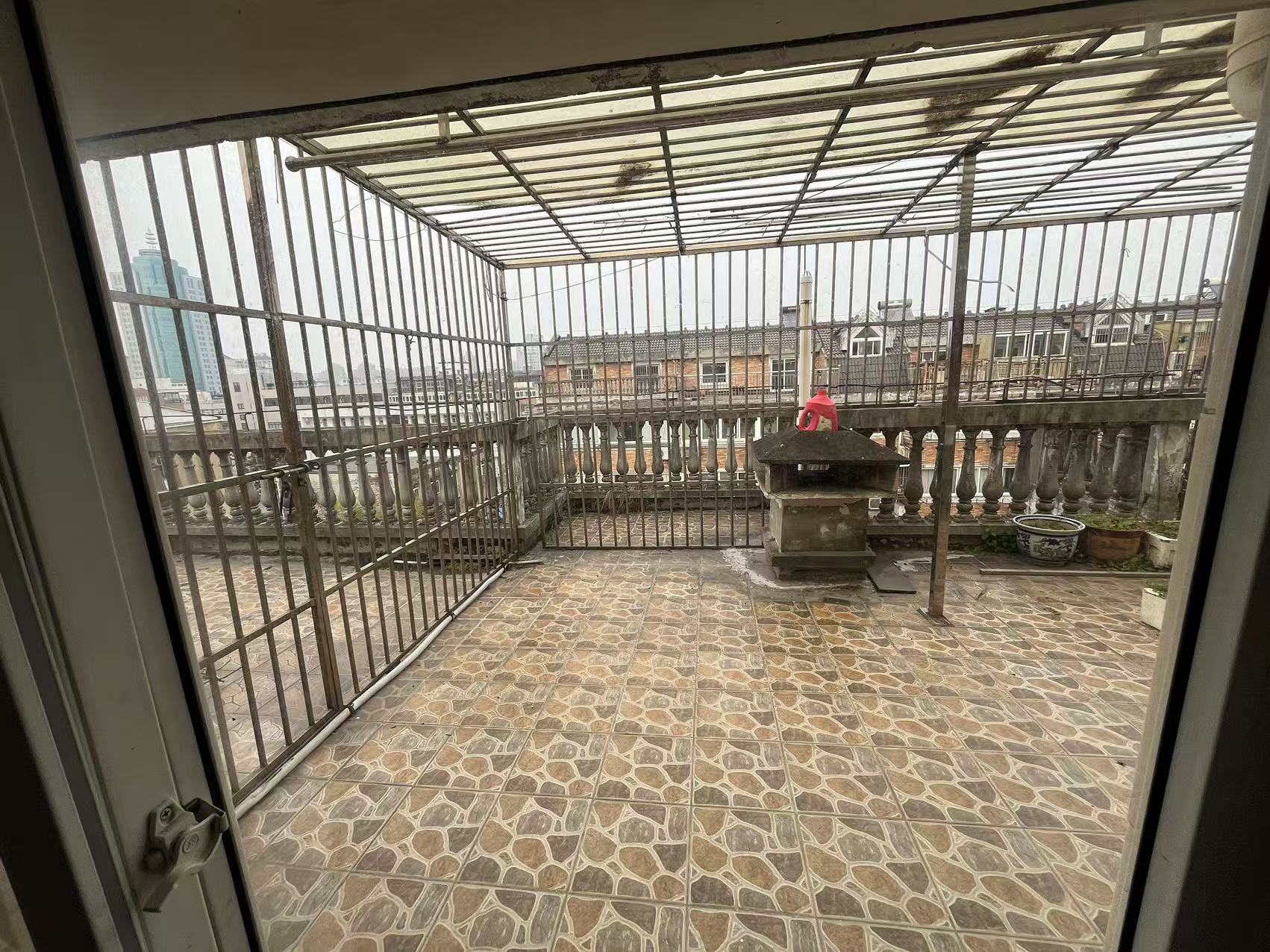 苏东花苑 4室3厅2卫 135.33m&sup2;