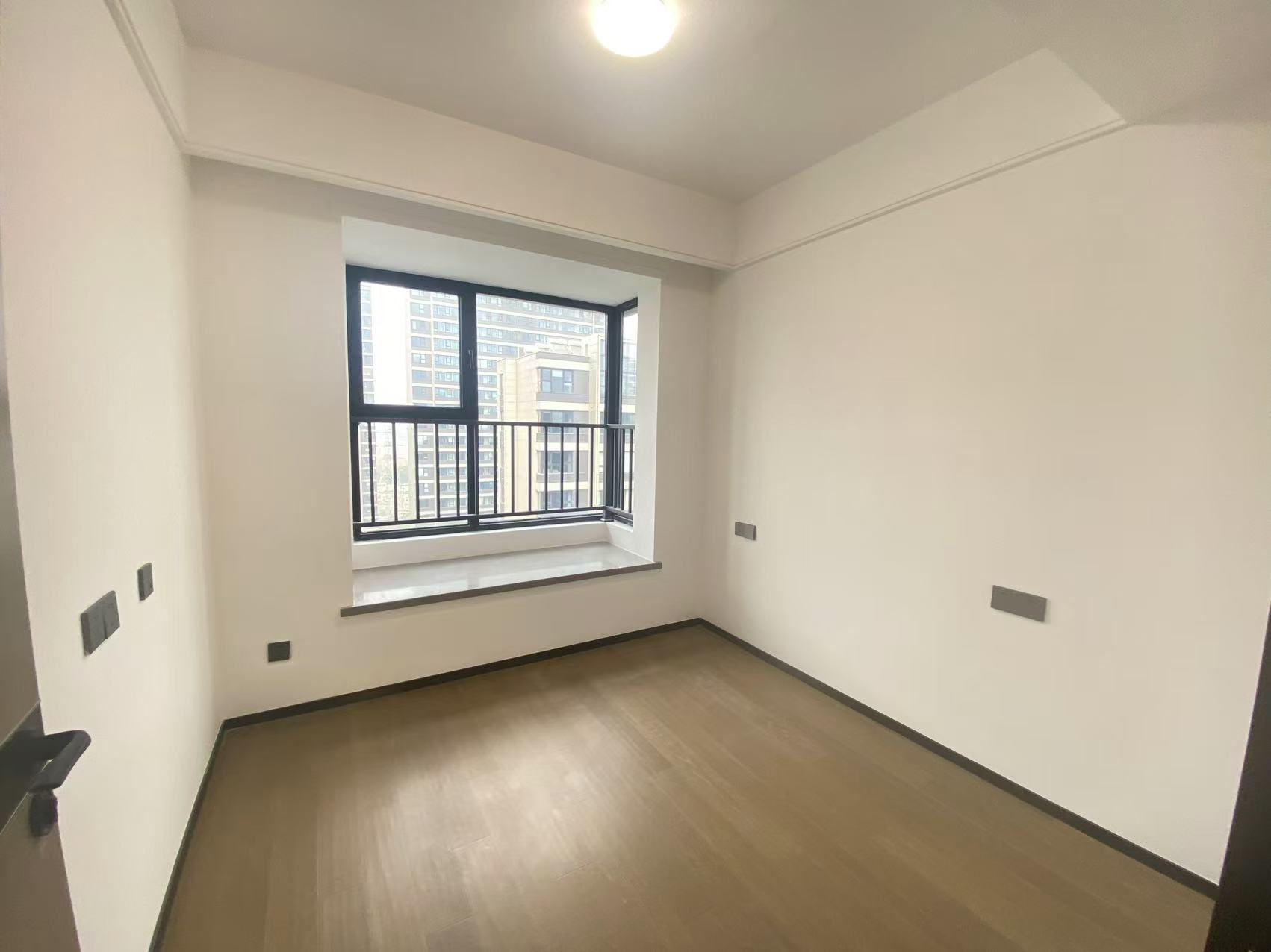 滨江道静园 4室2厅2卫 143m&sup2;