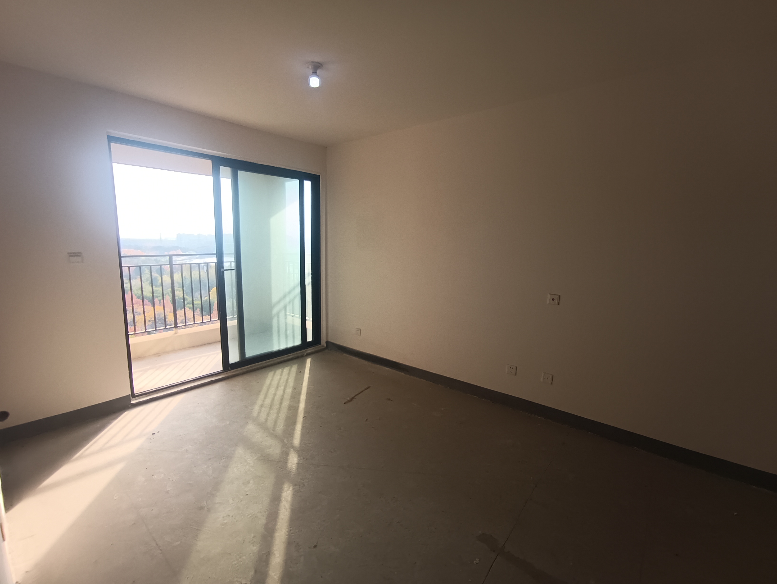 绿地新里城 3室1厅1卫 89.99m²