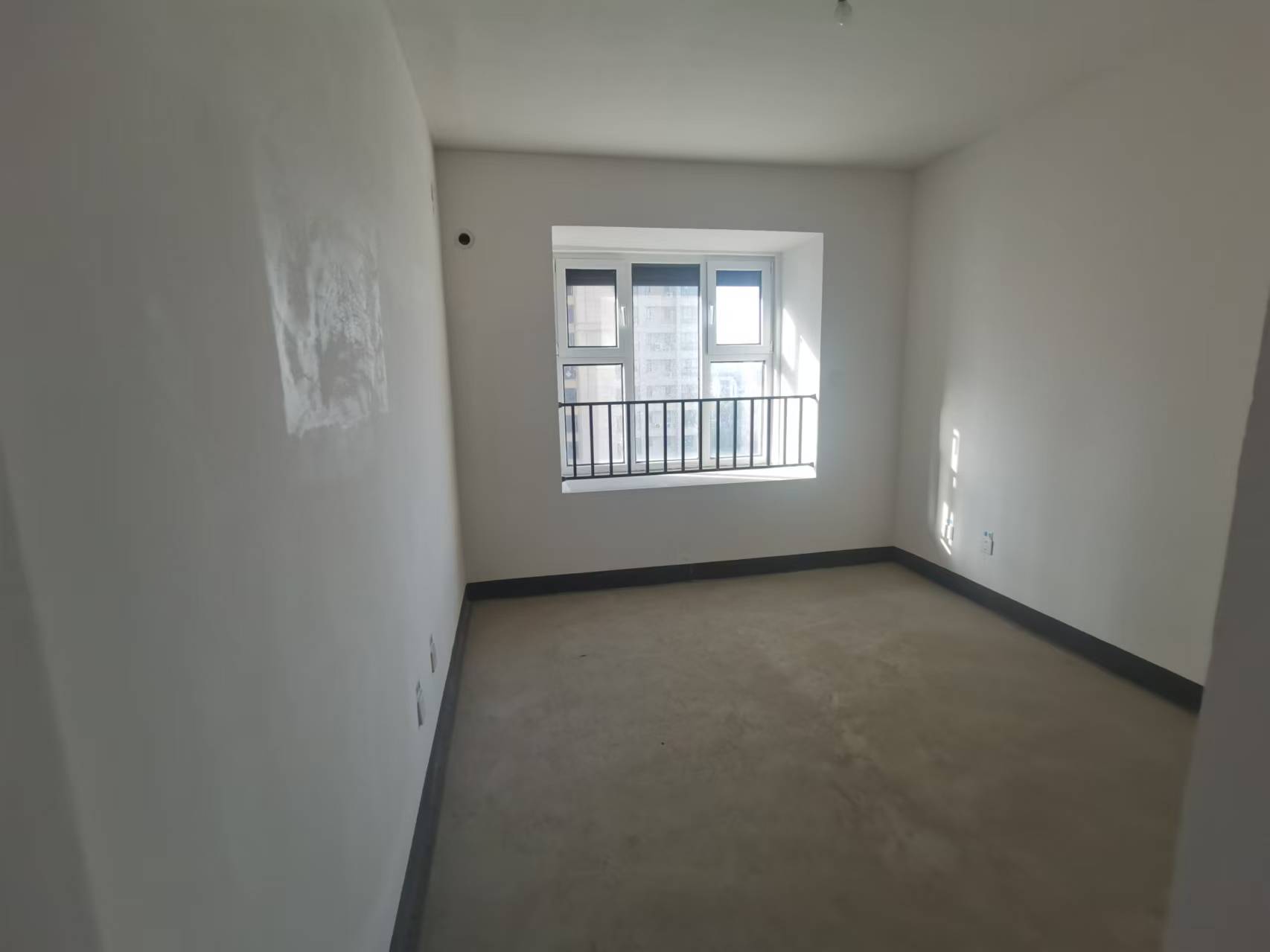 世茂新界 3室2厅1卫 90m²