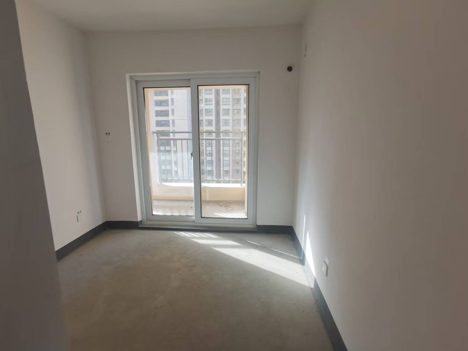 世茂新界 3室2厅1卫 90m²