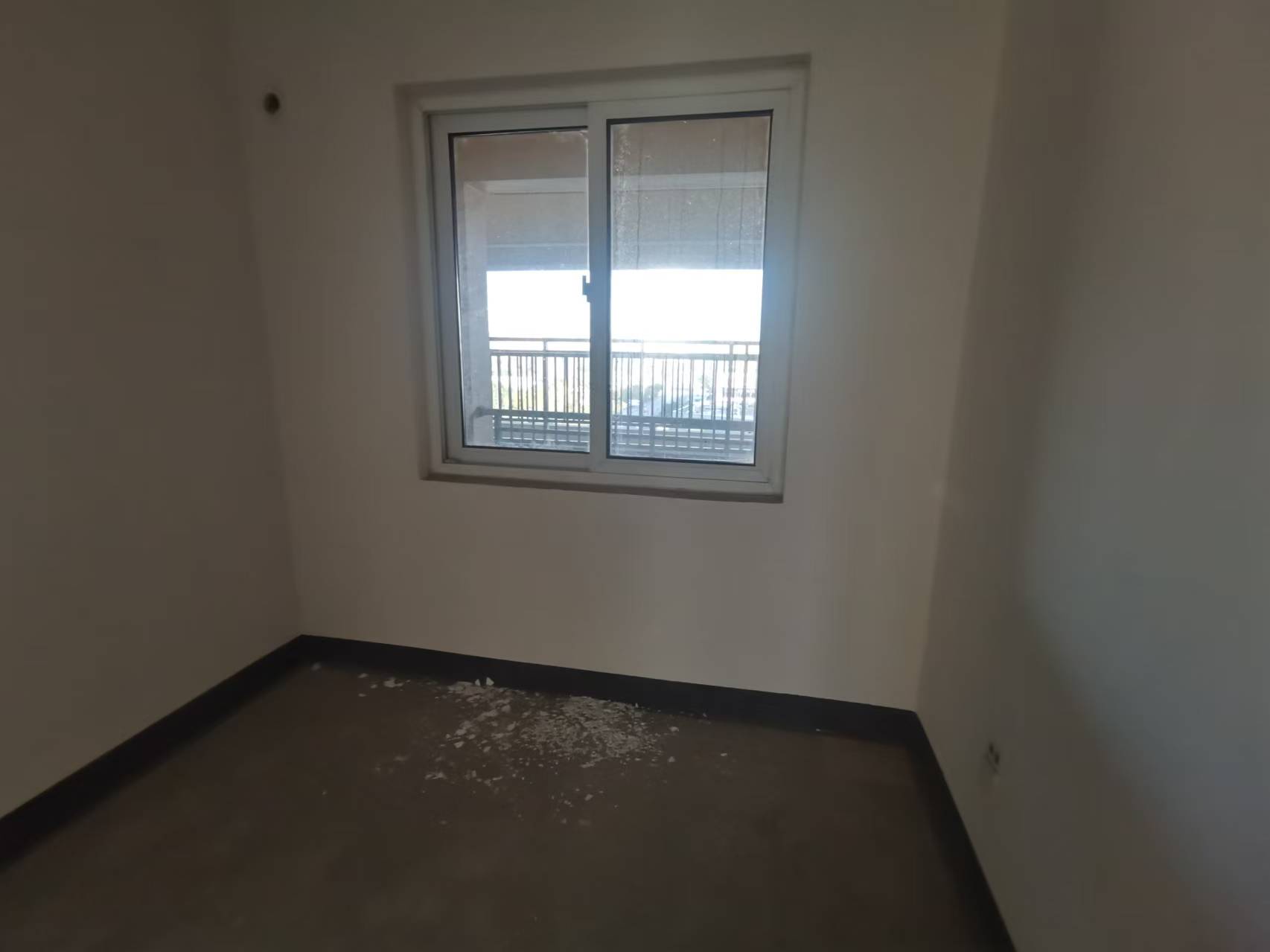 世茂新界 3室2厅1卫 90m²