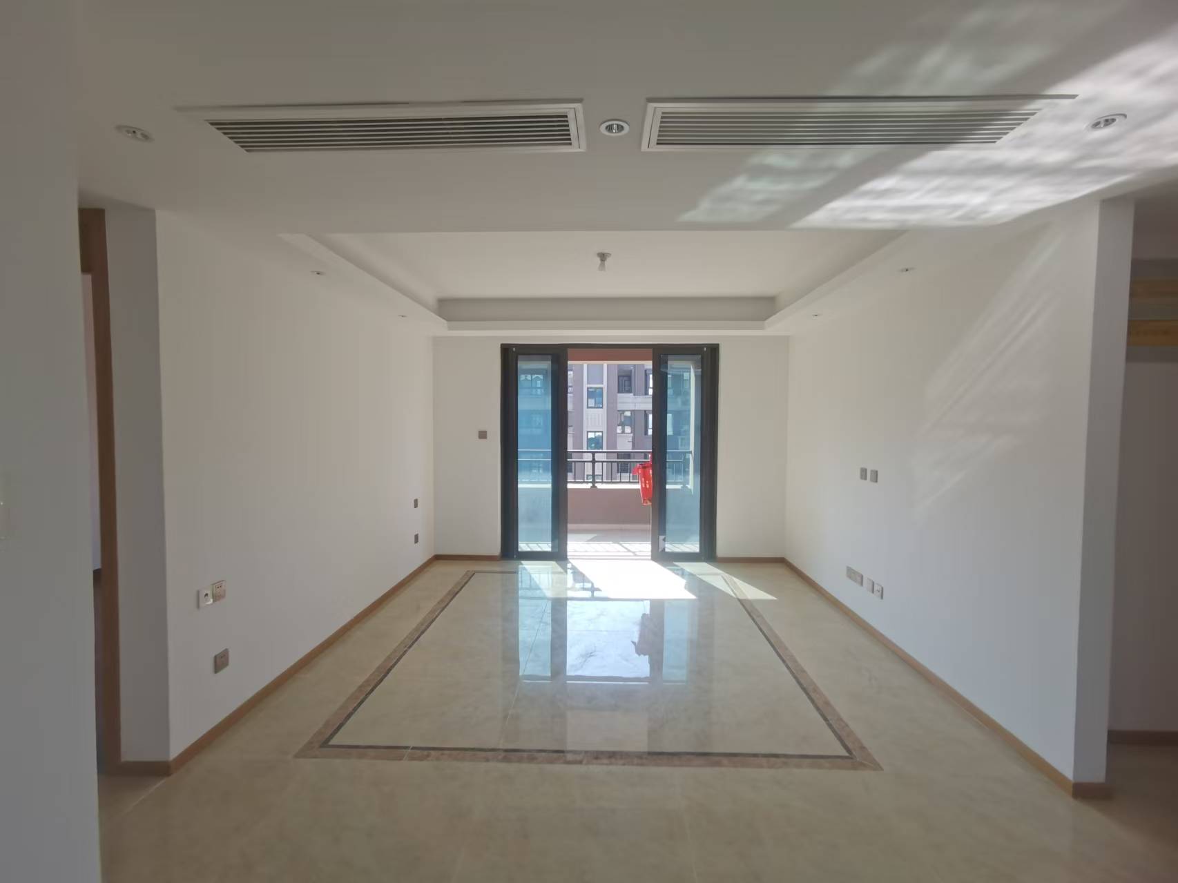 林肯公园 4室2厅2卫 123.37m²