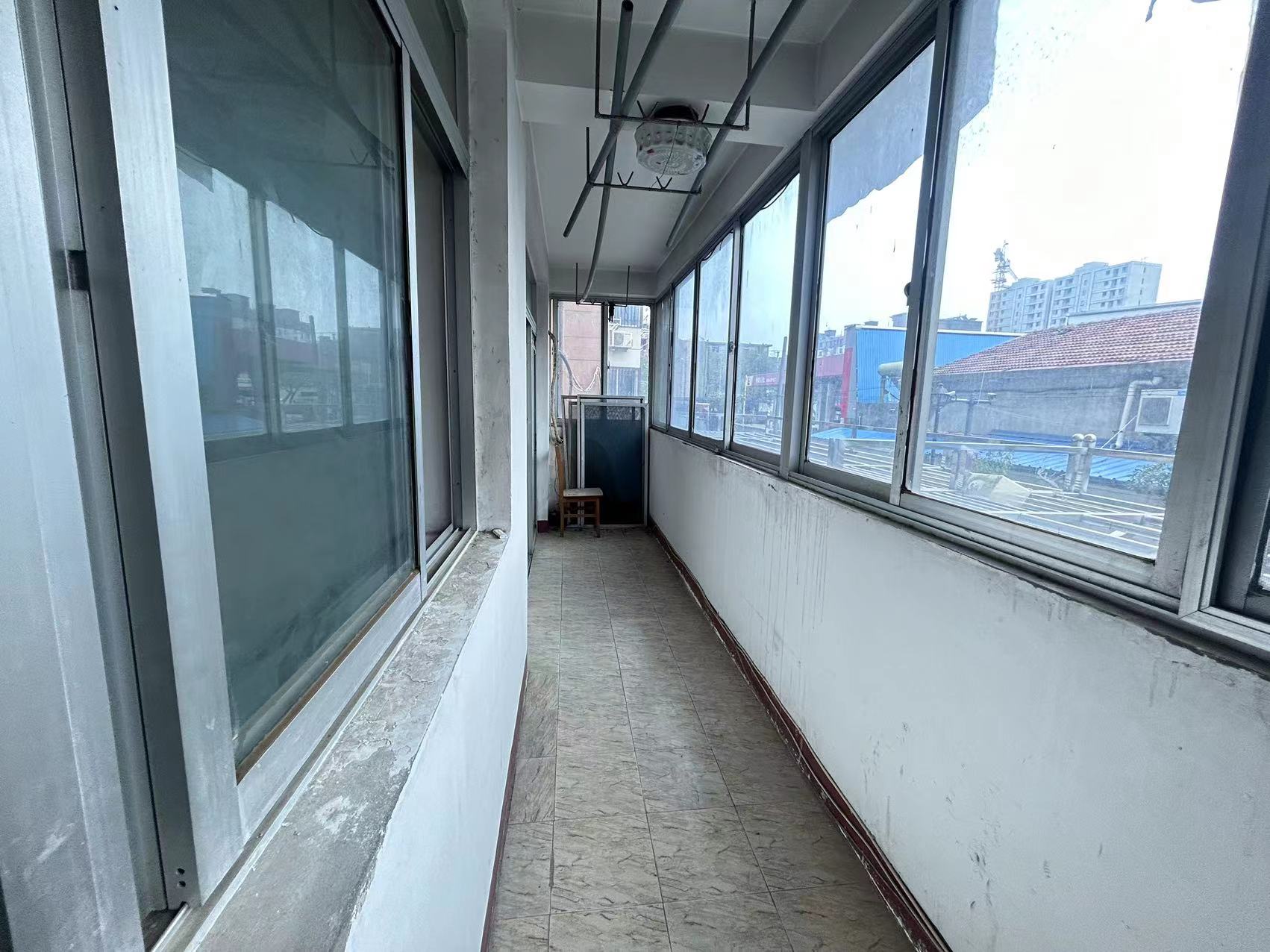 金桥小区 4室2厅2卫 142m&sup2;