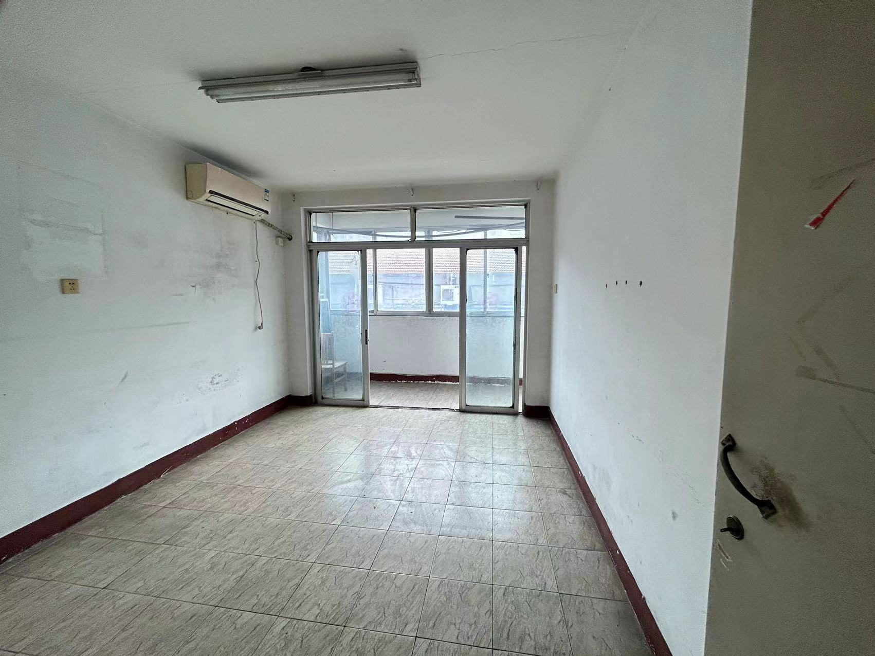 金桥小区 4室2厅2卫 142m&sup2;