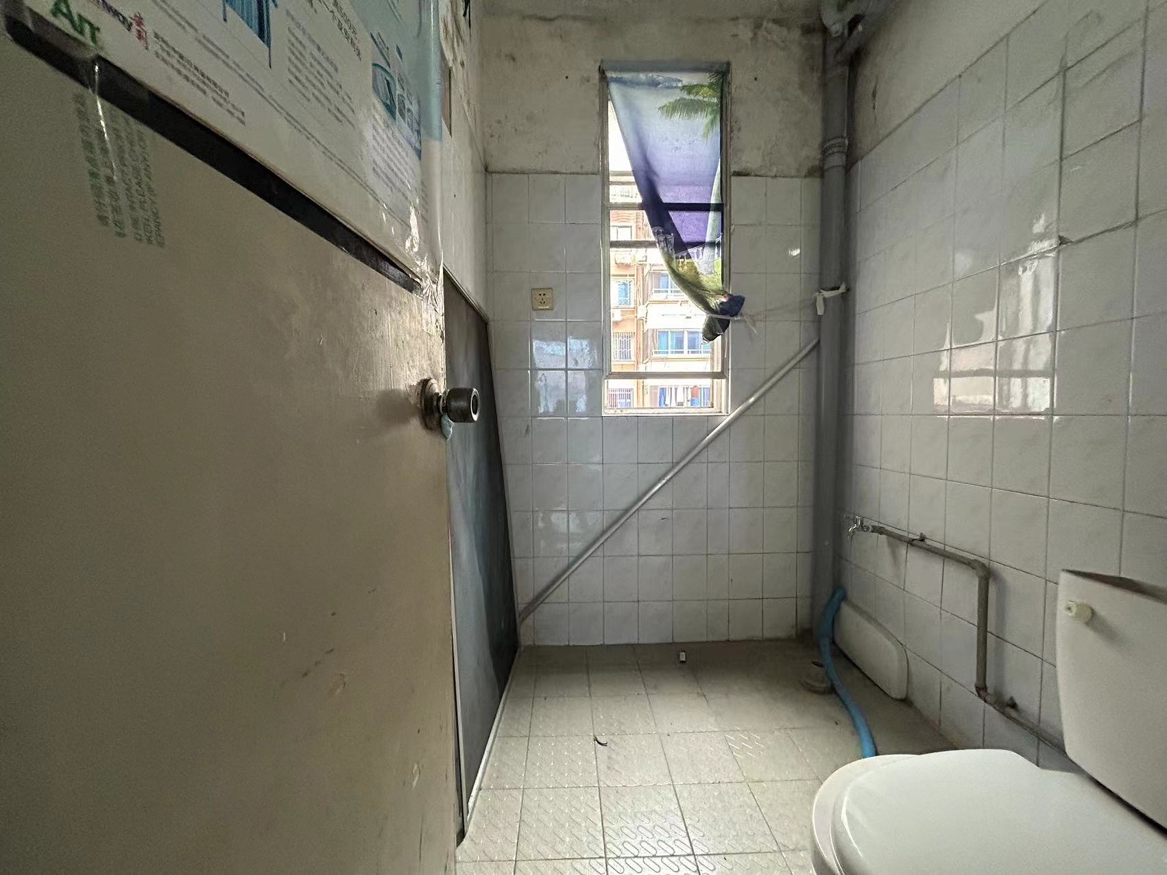 金桥小区 4室2厅2卫 142m&sup2;