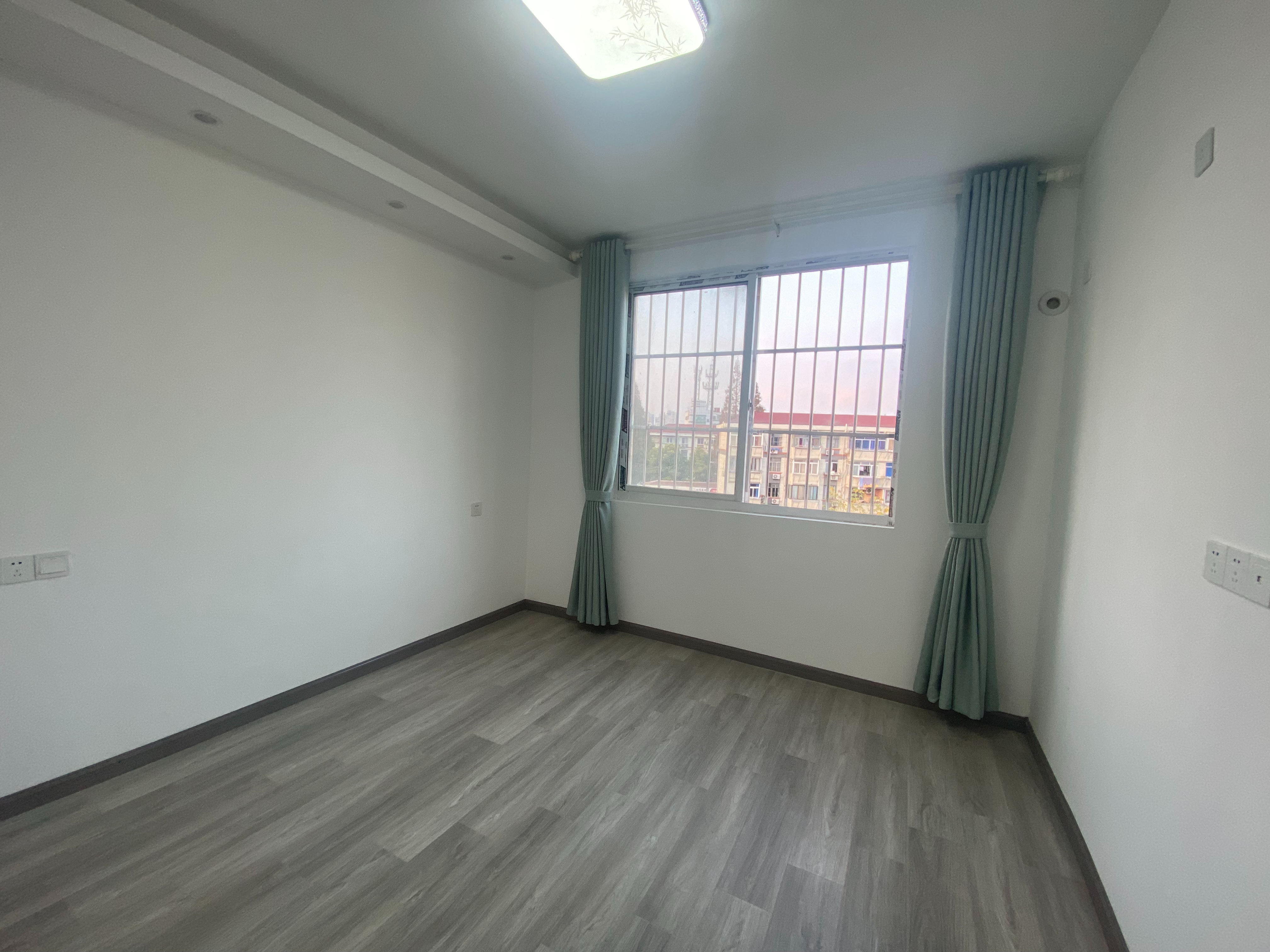 易家桥新村 3室1厅1卫 71m&sup2;