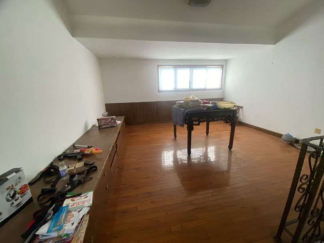 黎明花园 4室3厅2卫 147.00m&sup2;