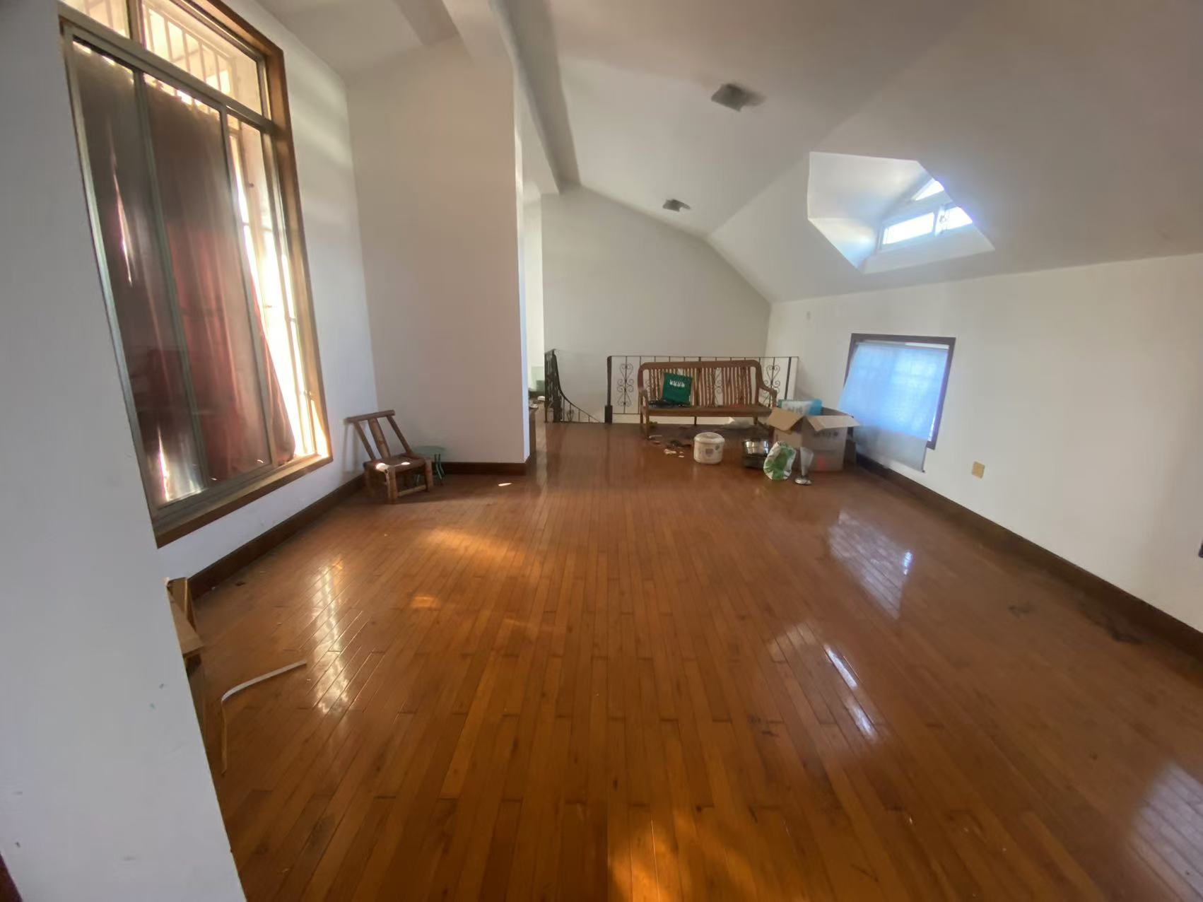 黎明花园 4室3厅2卫 147.00m&sup2;