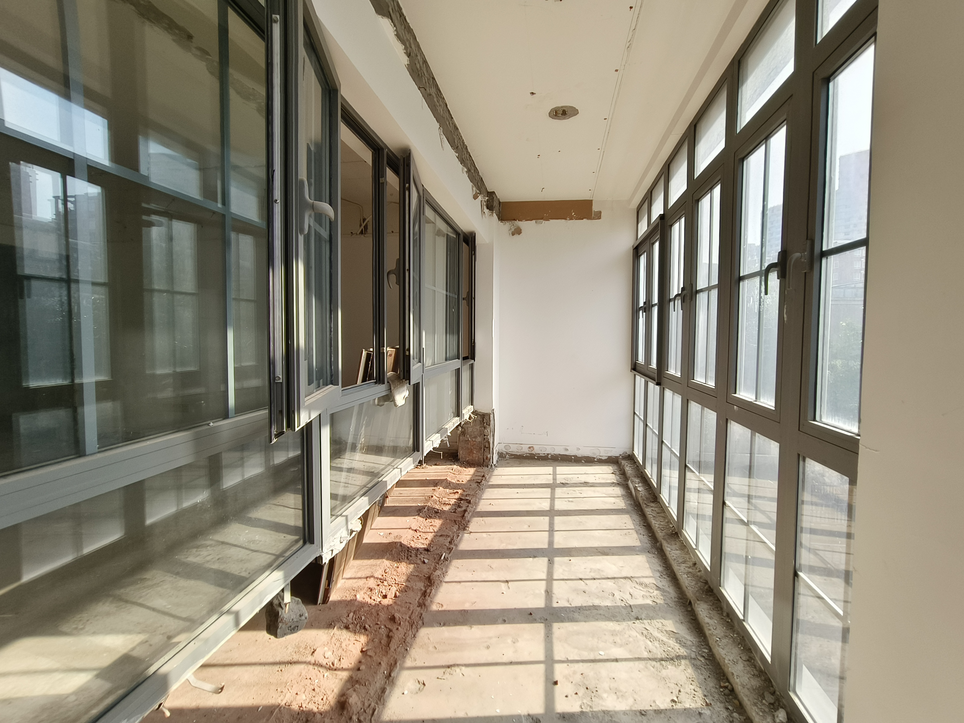 天安花园 5室2厅3卫 300.00m&sup2;