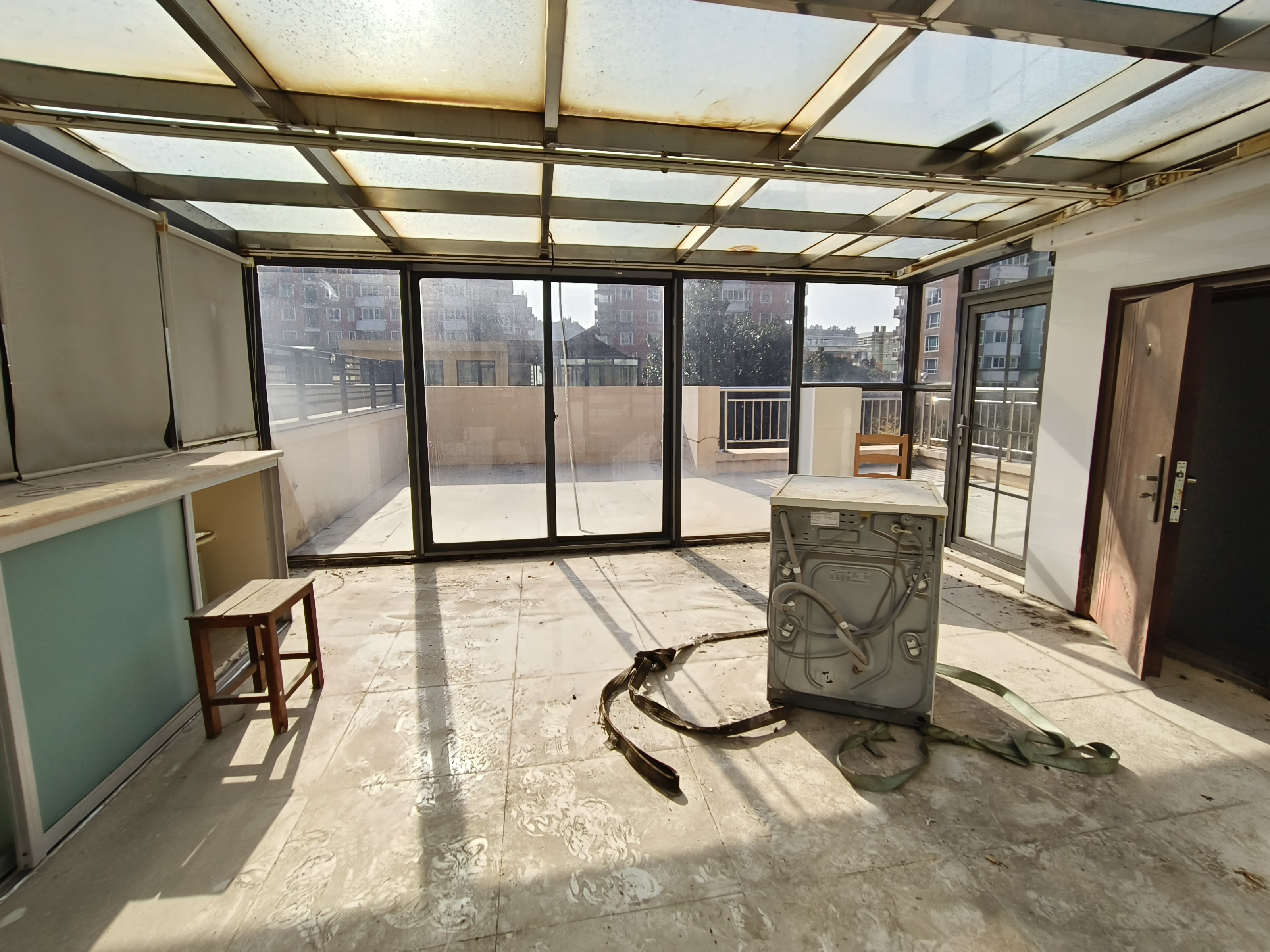天安花园 5室2厅3卫 300.00m&sup2;