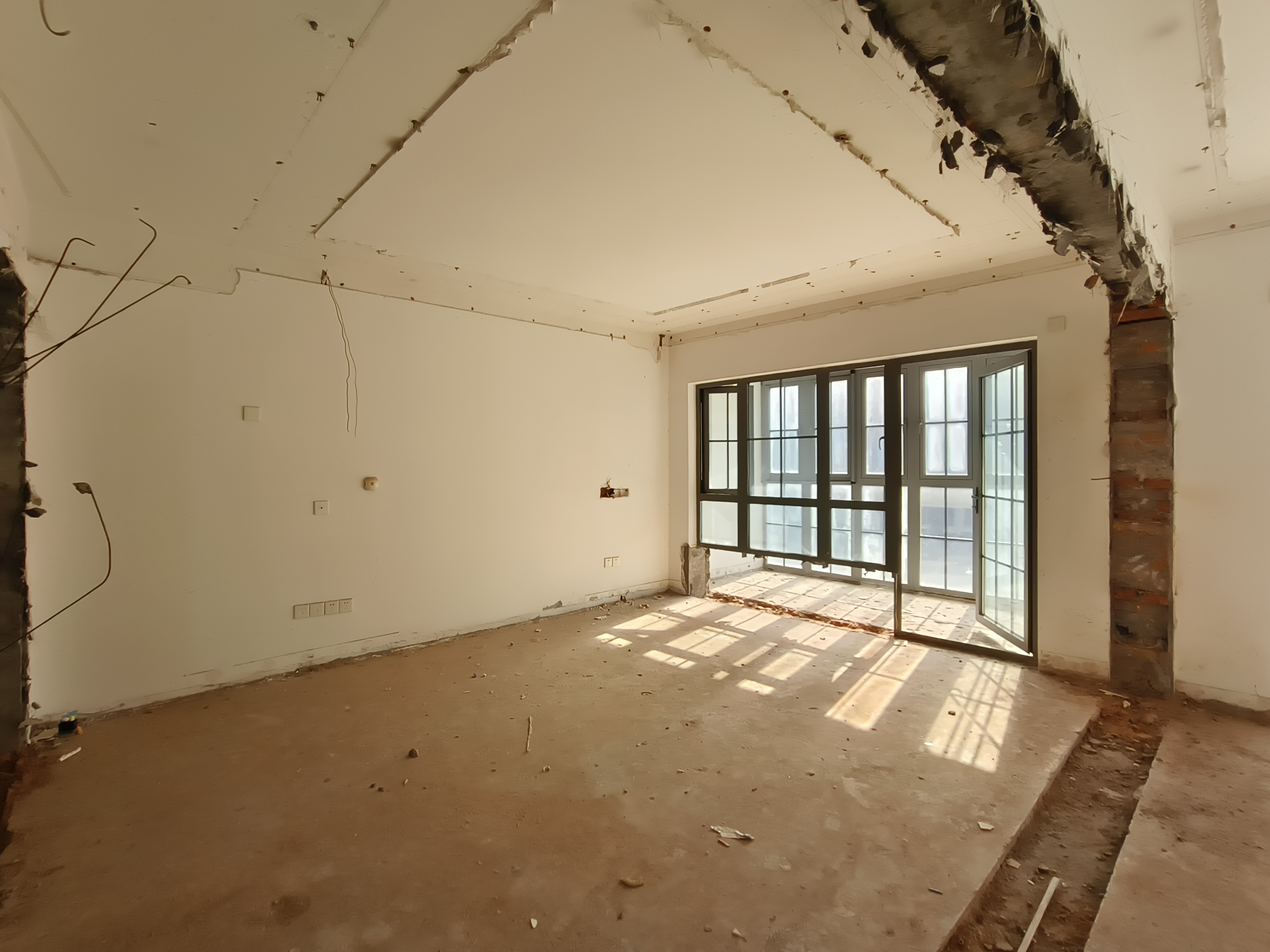 天安花园 5室2厅3卫 300.00m&sup2;