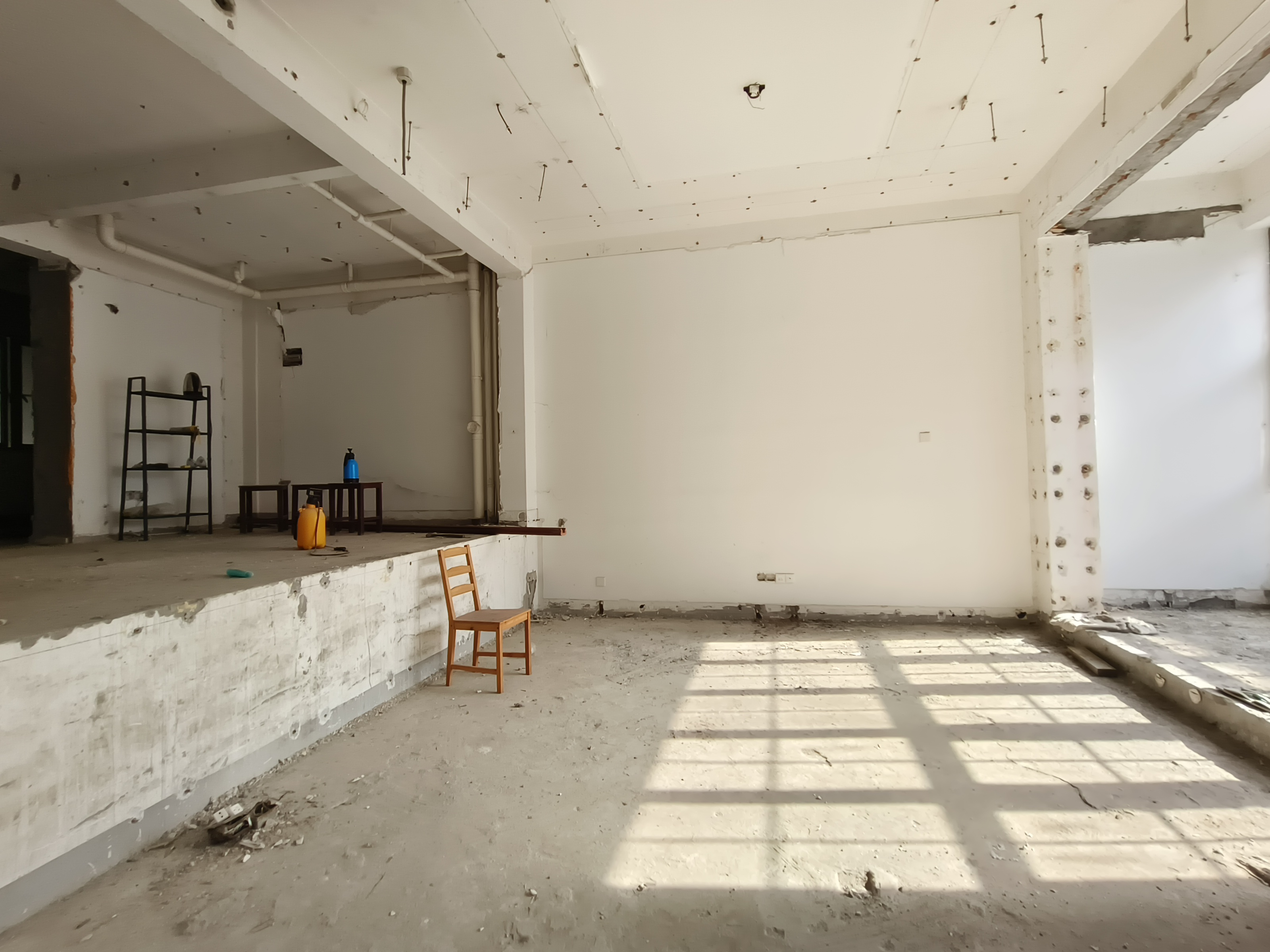 天安花园 5室2厅3卫 300.00m²