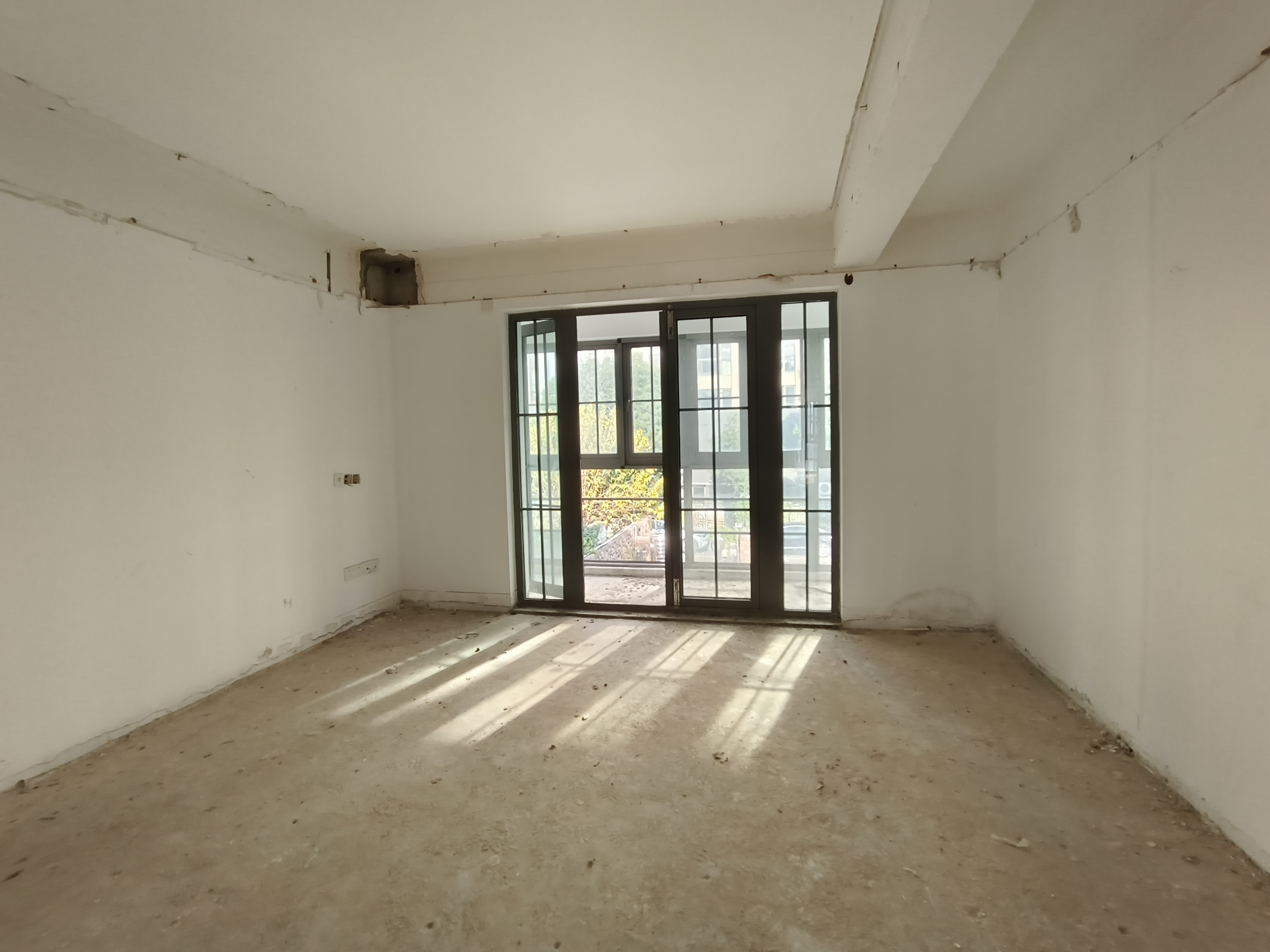 天安花园 5室2厅3卫 300.00m&sup2;