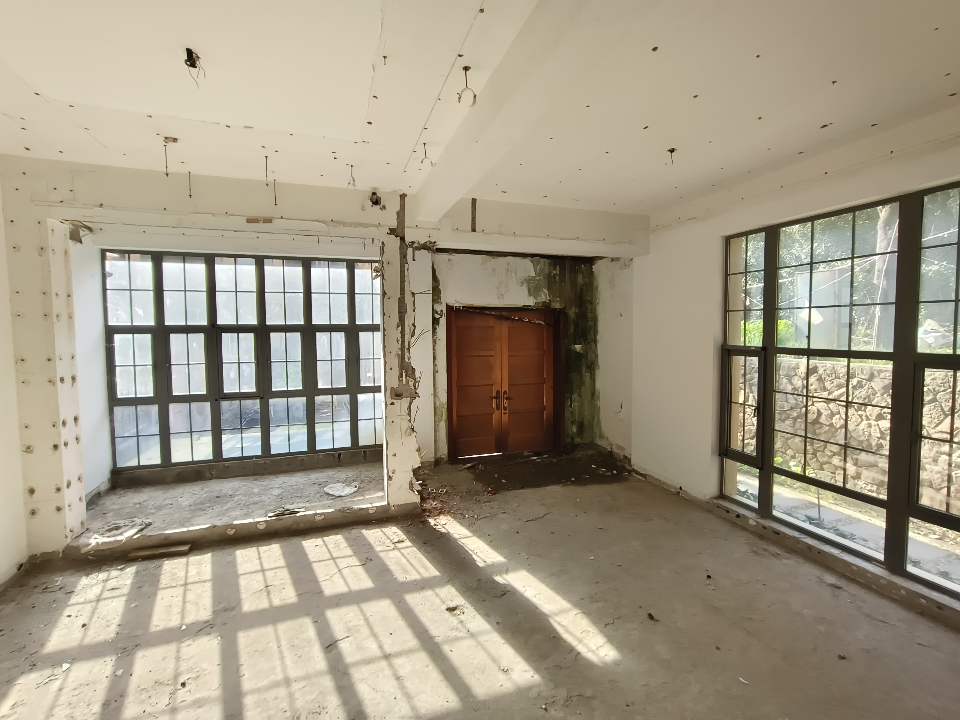 天安花园 5室2厅3卫 300.00m&sup2;