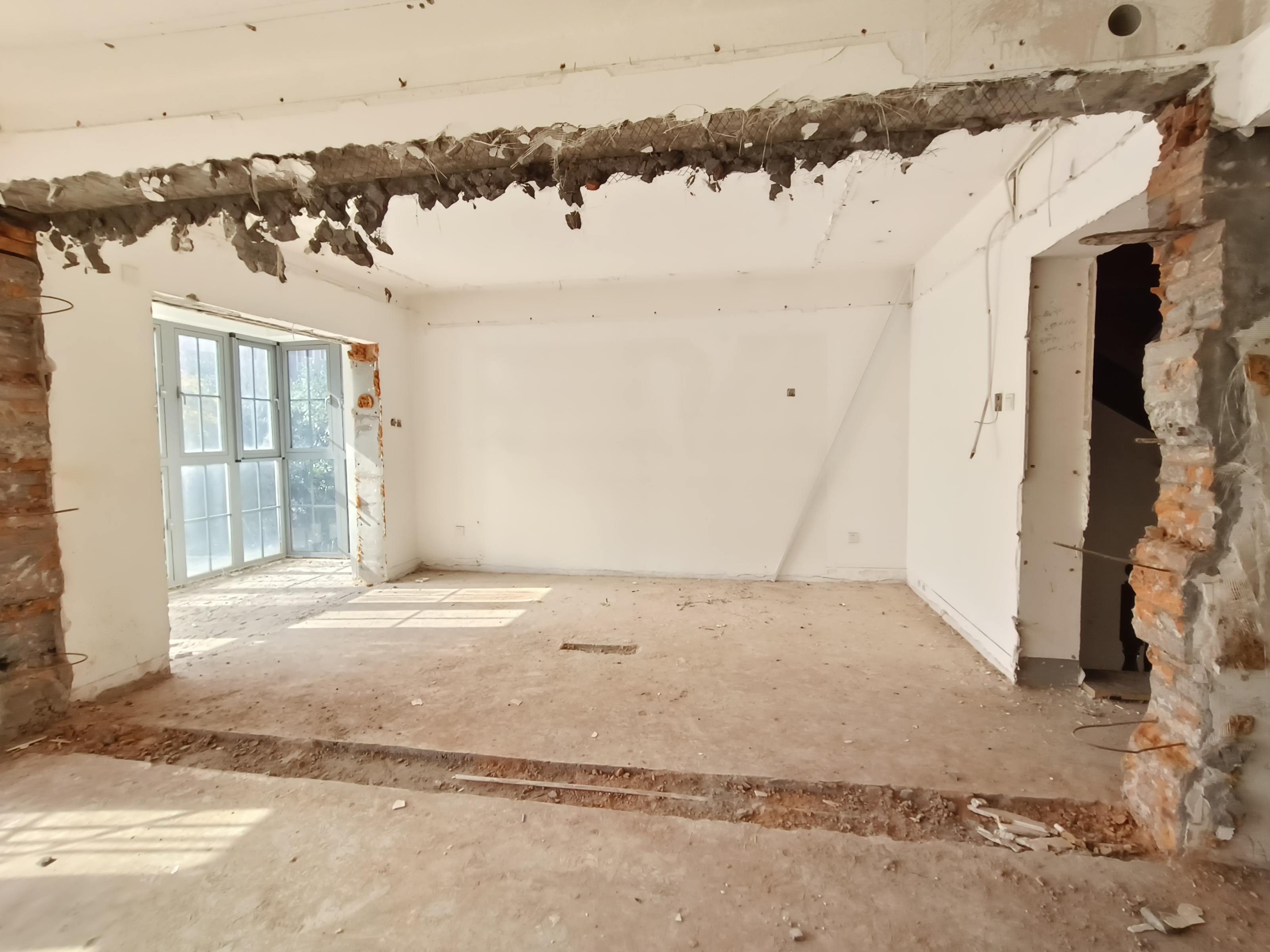 天安花园 5室2厅3卫 300.00m&sup2;