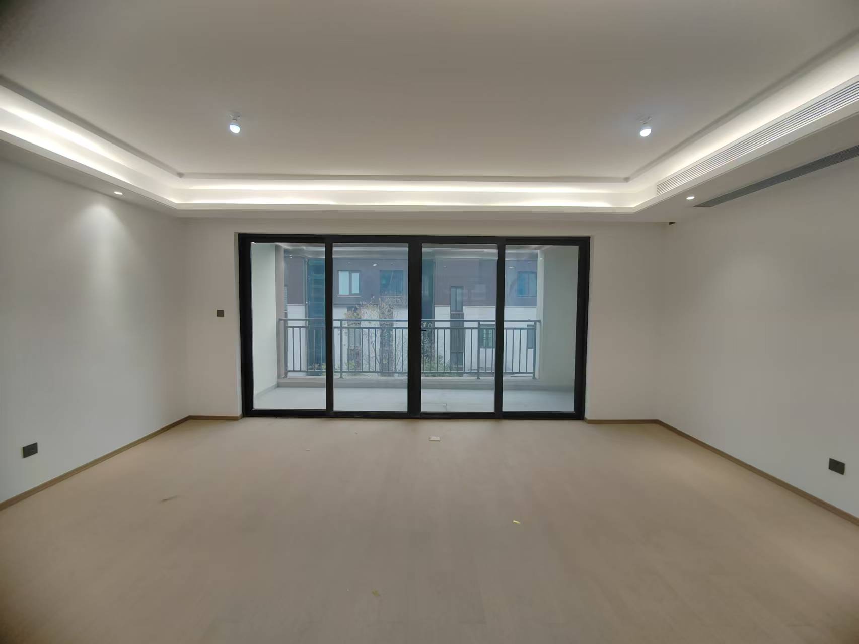 春风南岸东园 4室2厅3卫 167m²