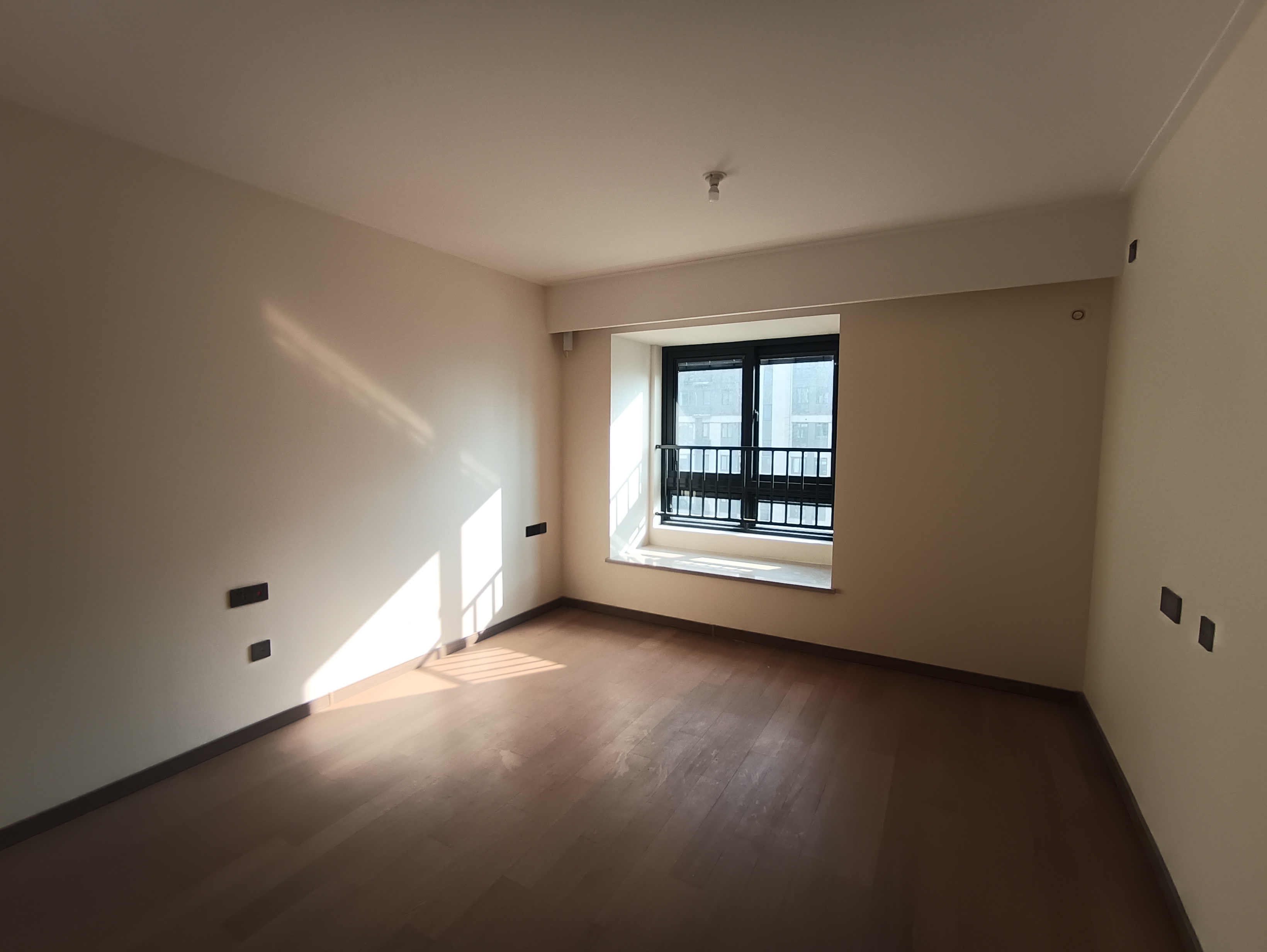 万科翡翠公园 4室2厅2卫 136m&sup2;