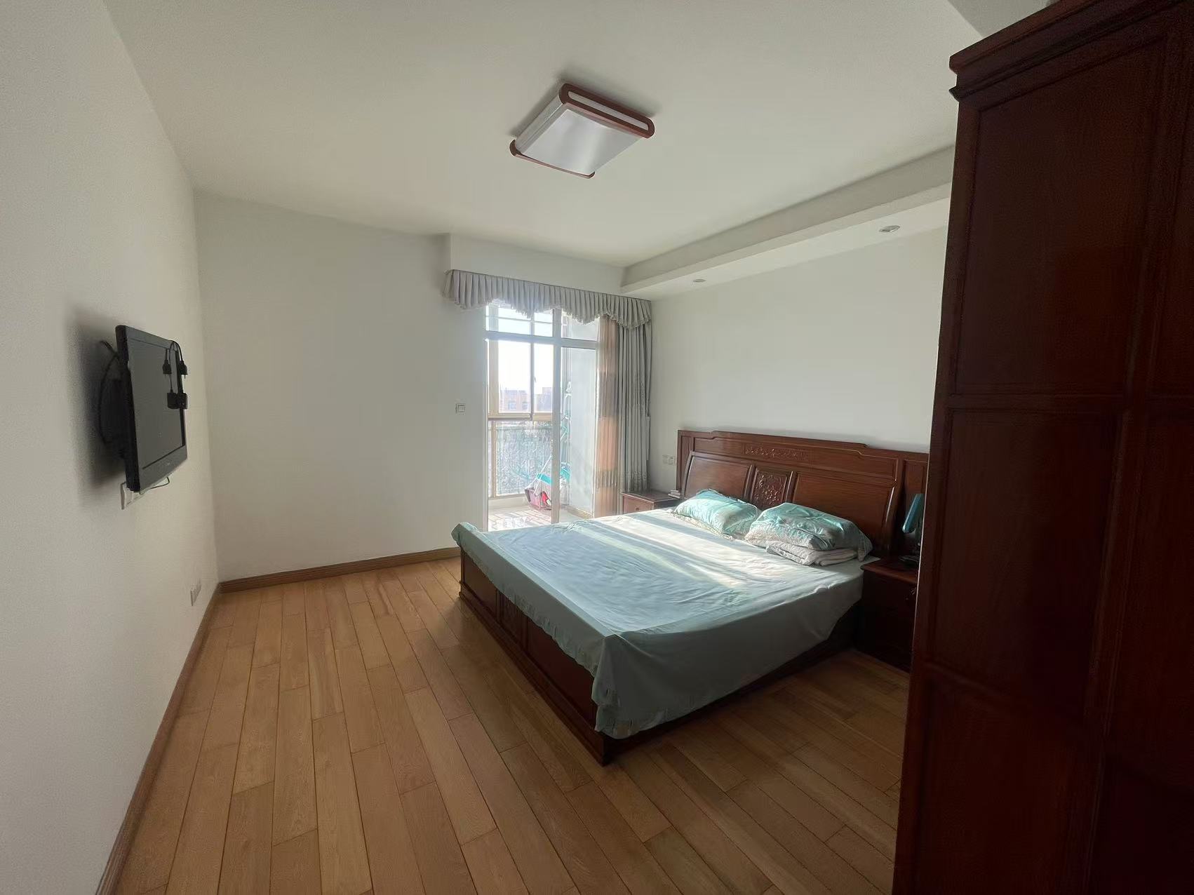 军山花园 3室2厅2卫 138m&sup2;