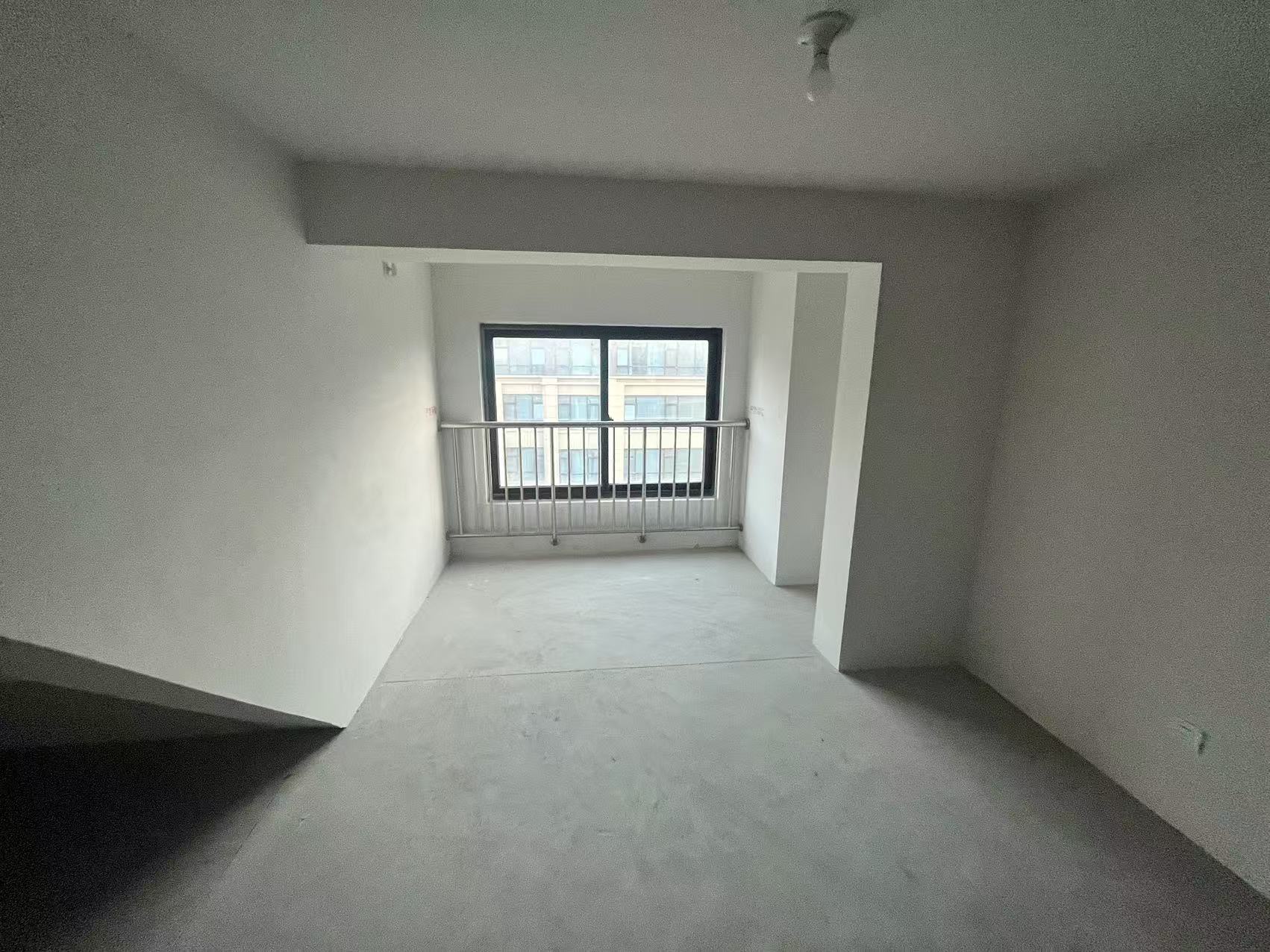 山芝庄新苑 3室1厅1卫 118m&sup2;
