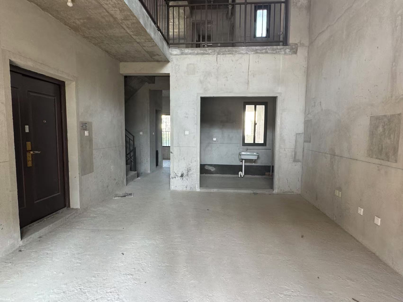 崇州府 3室2厅3卫 236.61m²