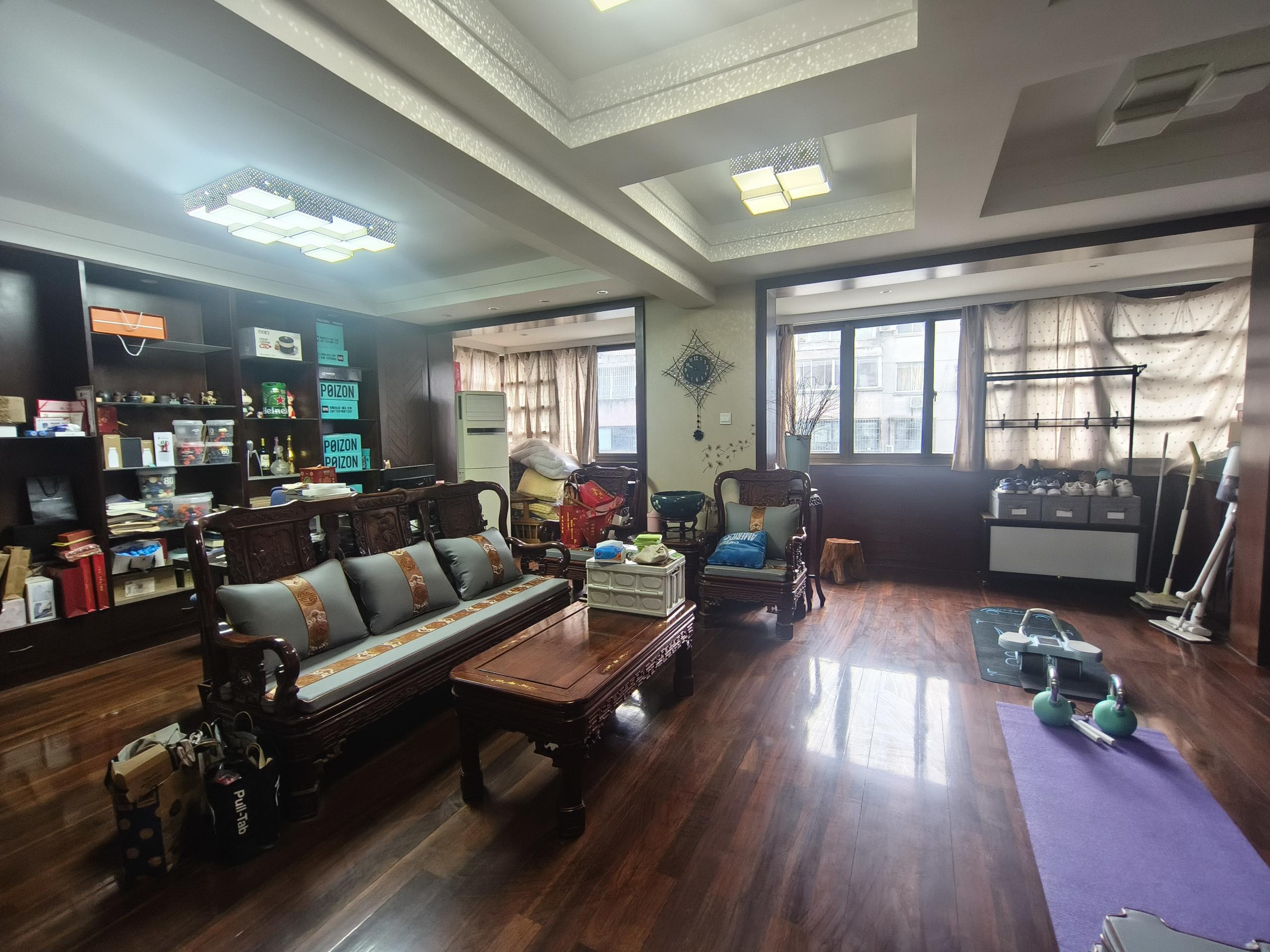 新海通花园 5室2厅2卫 205m²