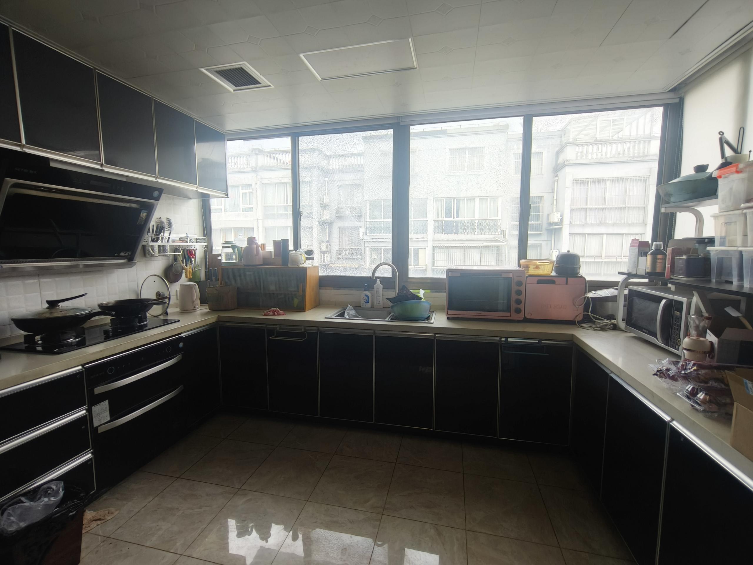 新海通花园 5室2厅2卫 205m²